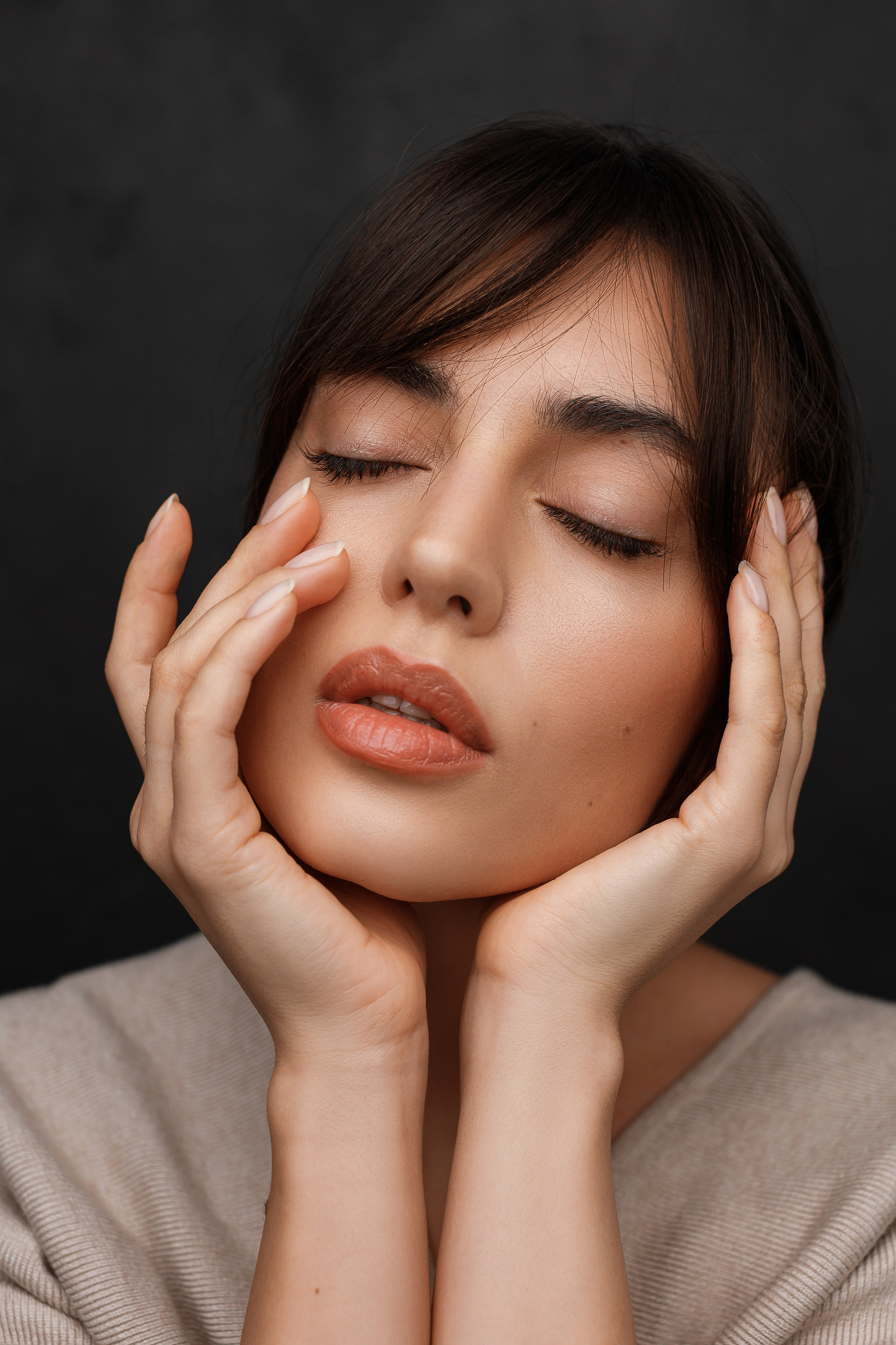 NEVELSKIN. Мария Стеклова контент фотограф и семейный фотограф в Омске и Тюмени