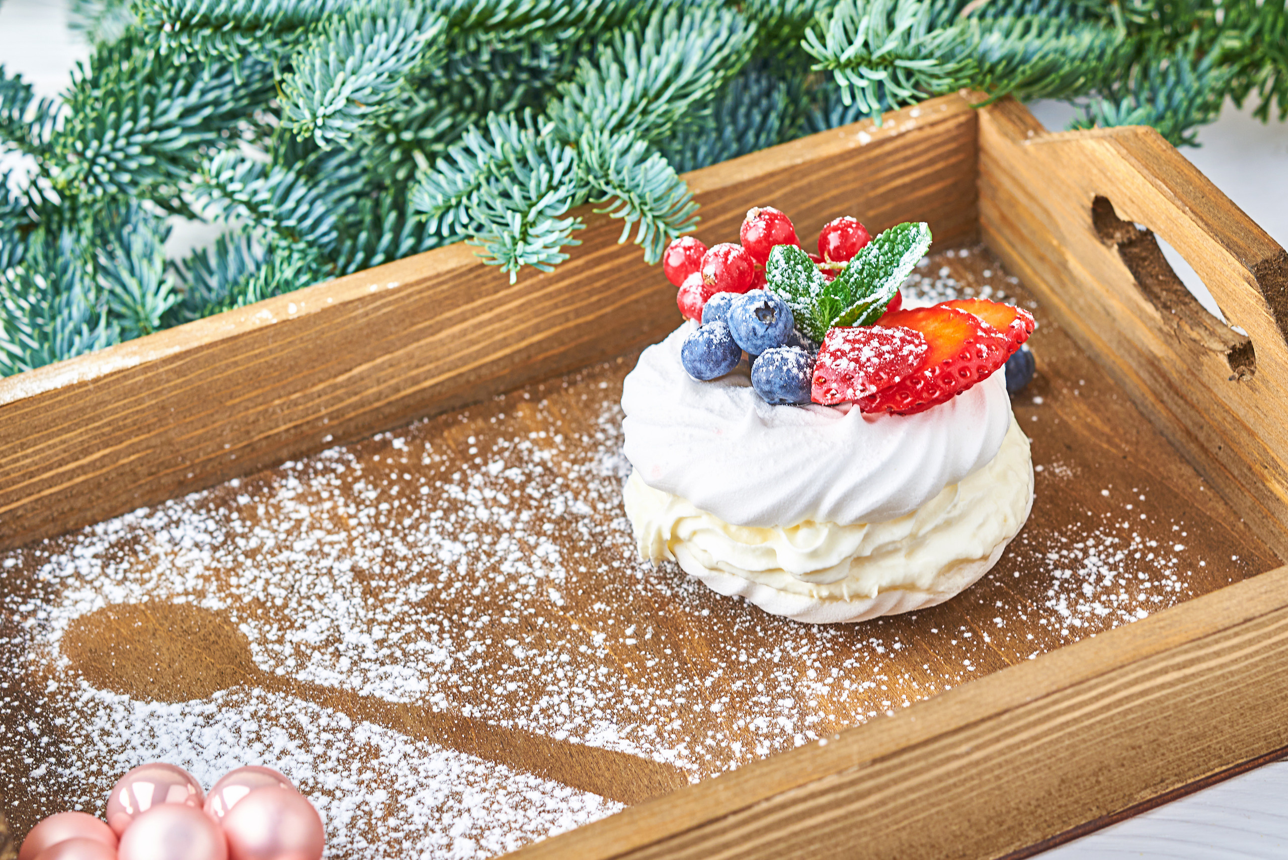 Пирожное Павловой, Павлова, безе, ягоды, фуд фото, пирожное павловой фуд фото6 фуд-фотограф, фуд-фотограф в Москве, фуд-фото, фото для меню, съемка блюд, съемка для меню, фотосъемка меню, фотосъемка для меню, фуд-фотограф Валентин Звегинцев, фуд-фотограф Москва, фуд-фото, фуд-фото Москва