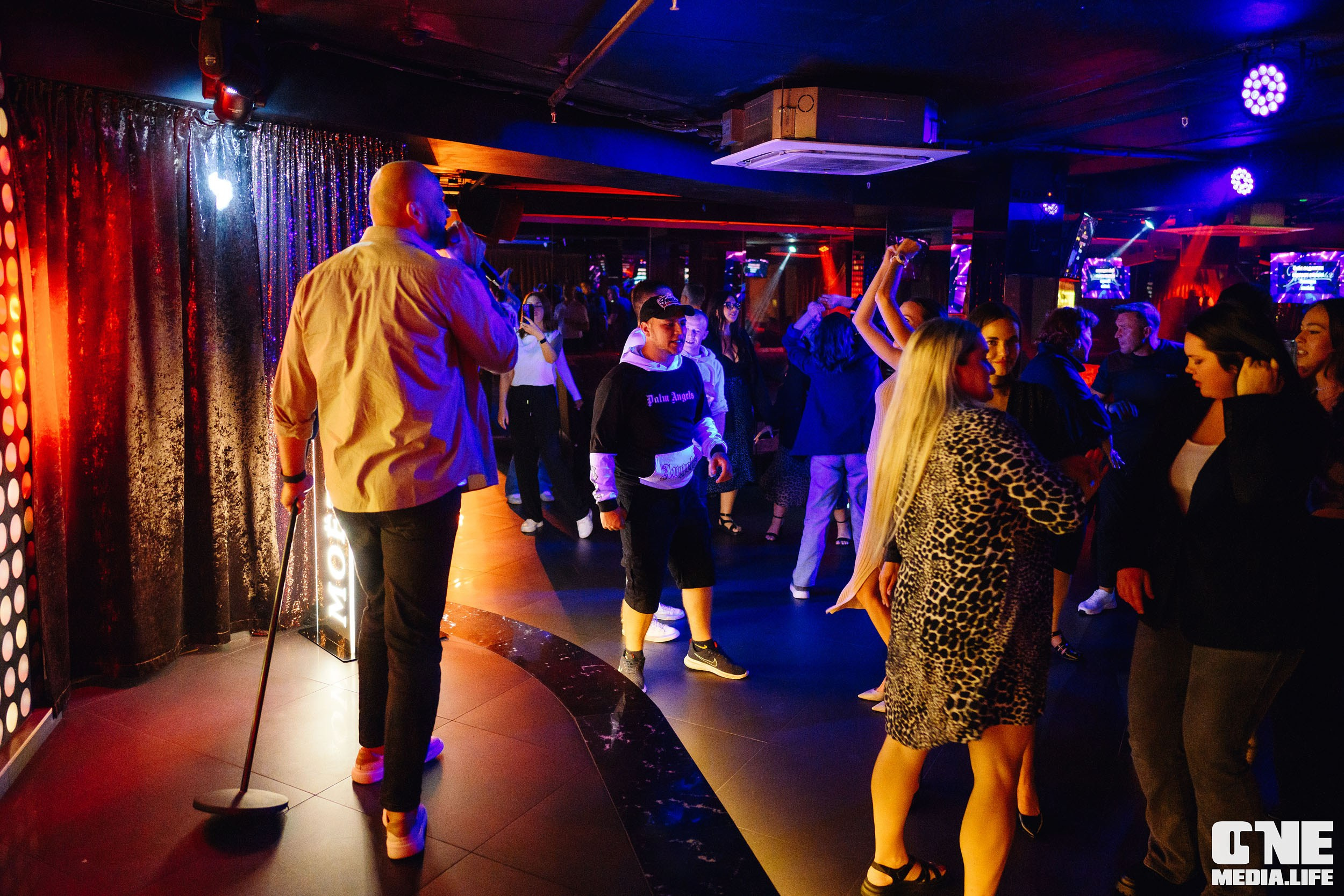 Фоторепортаж из караоке-клуба Эйфория. One Media Life: фоторепортажи, фотоотчеты с мероприятий и заведений