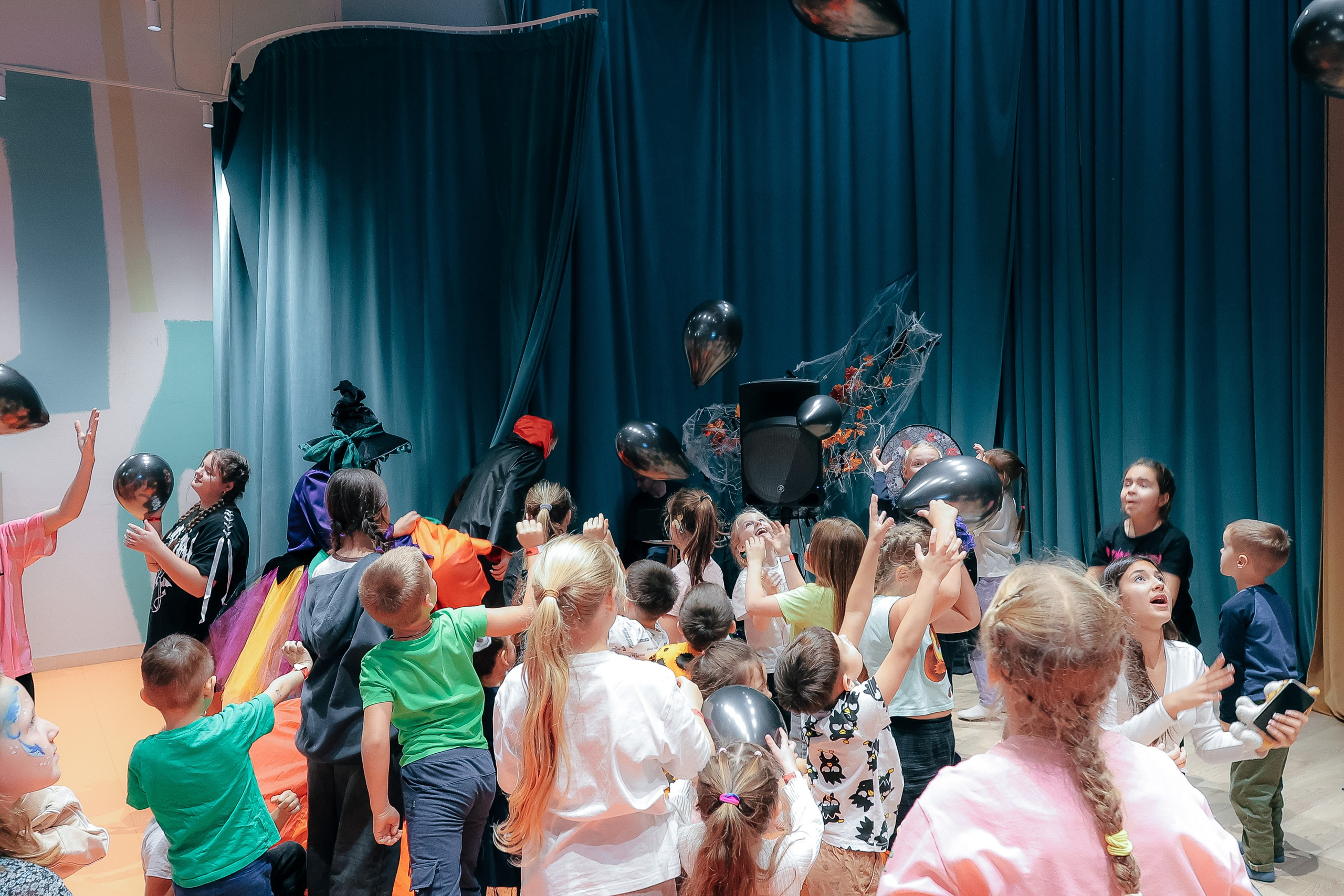 02.11 Halloween в Zhooki Park. Команда специалистов в мире фотографии и видео. Детский фотограф, семейный фотограф