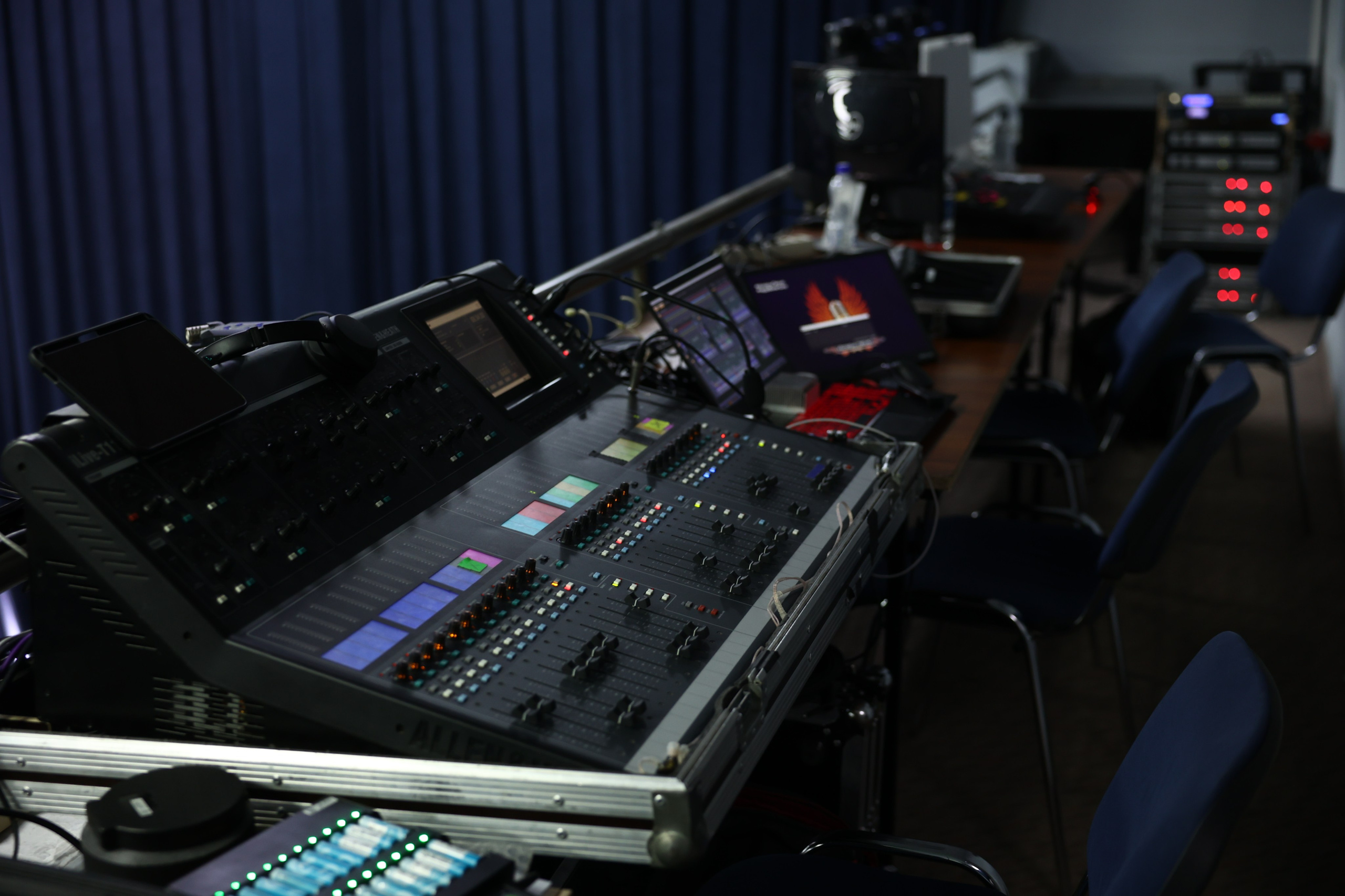 Фото и видеосъемка форумов, конференций, массовых мероприятий, а также производство отчетных роликов, фильмов, корпоративных фильмов. Кадровик продакшн: Фото и видеосъемка форумов, конференций, масштабных событий в Иркутске