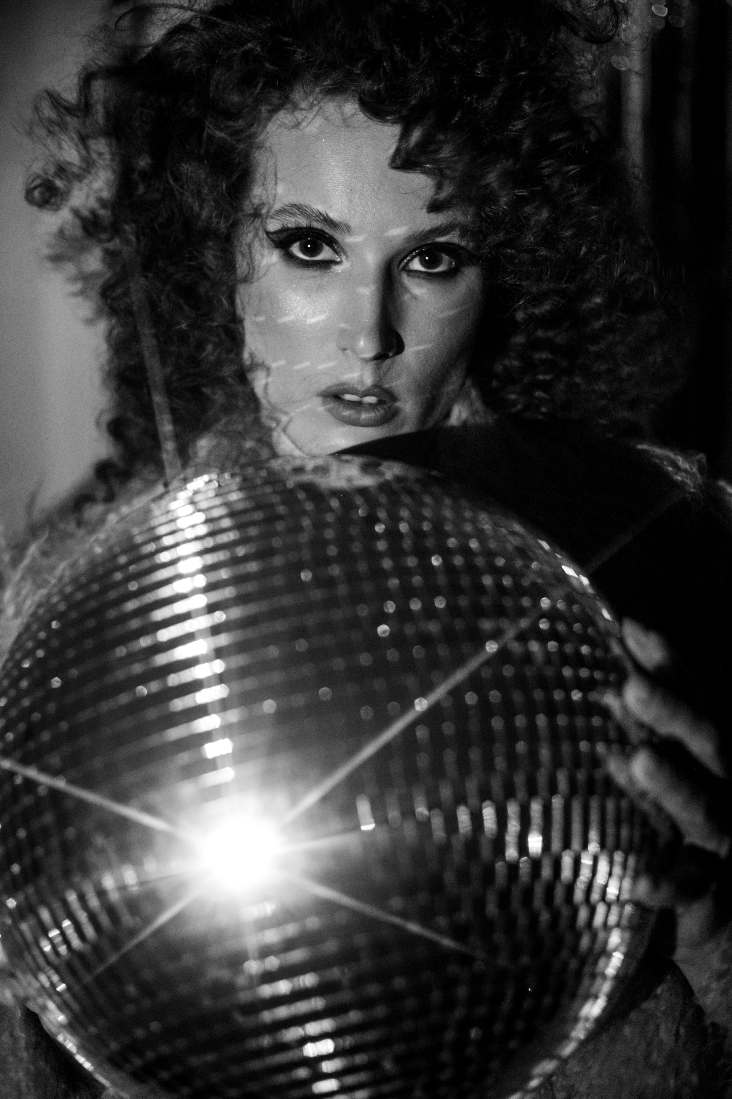 Новогодняя фотосессия женский портрет в стиле диско. Свадебный фотограф в Москве Элина Ларченкова. Фото, которые цепляют