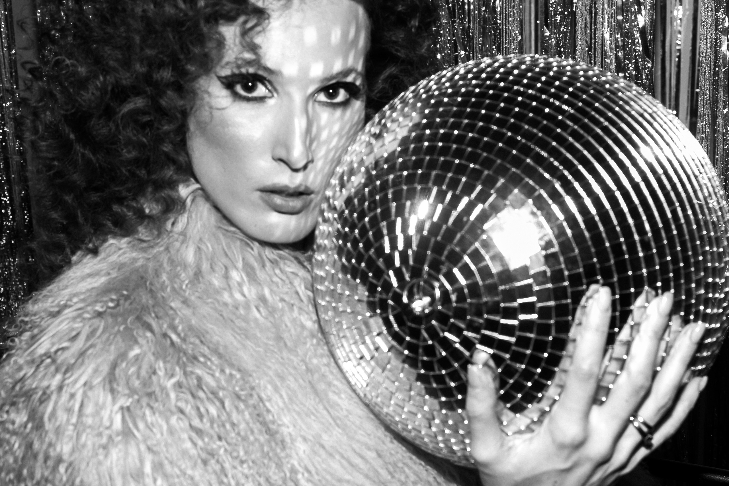 Новогодняя фотосессия женский портрет в стиле диско. Свадебный фотограф в Москве Элина Ларченкова. Фото, которые цепляют