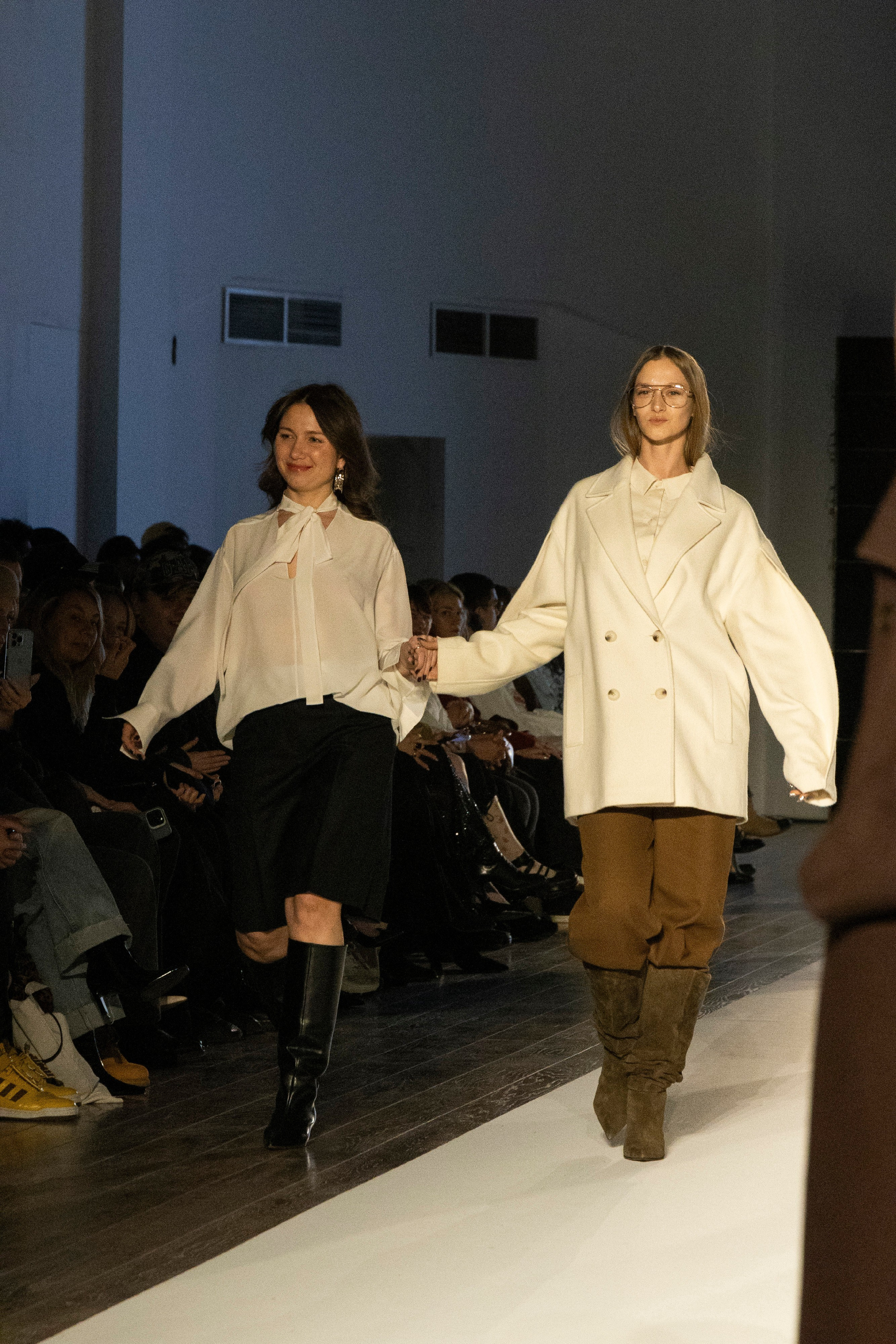 ДЛТ Собака.ru показ победителей конкурса «Новые имена в моде 2025». FOTOFAQ SKOOL г. Санкт-Петербург: очные, дистанционные и онлайн курсы фотографии