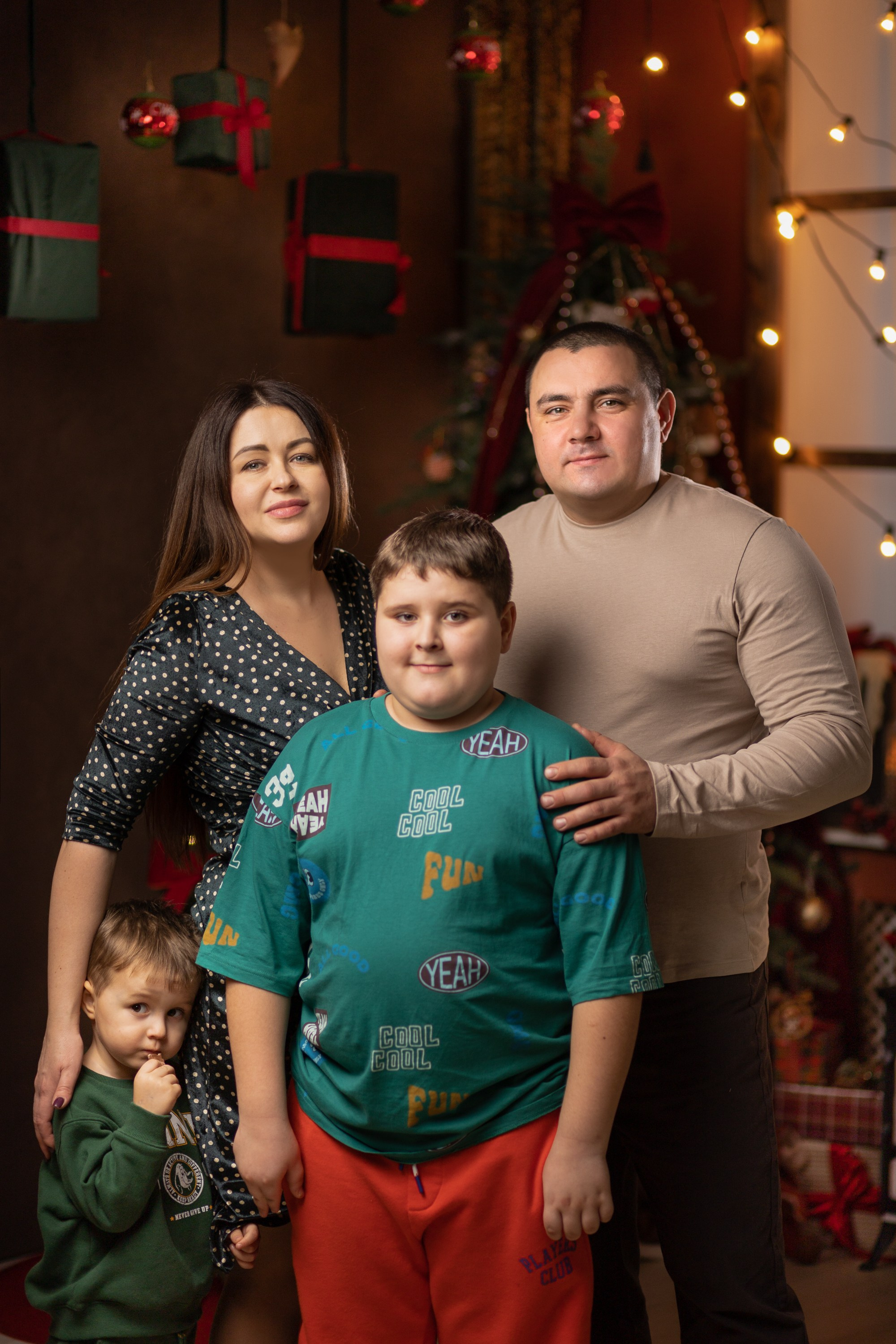 Новогодняя семейная фотосессия. Фотограф в Оренбурге. Профессиональный фотограф