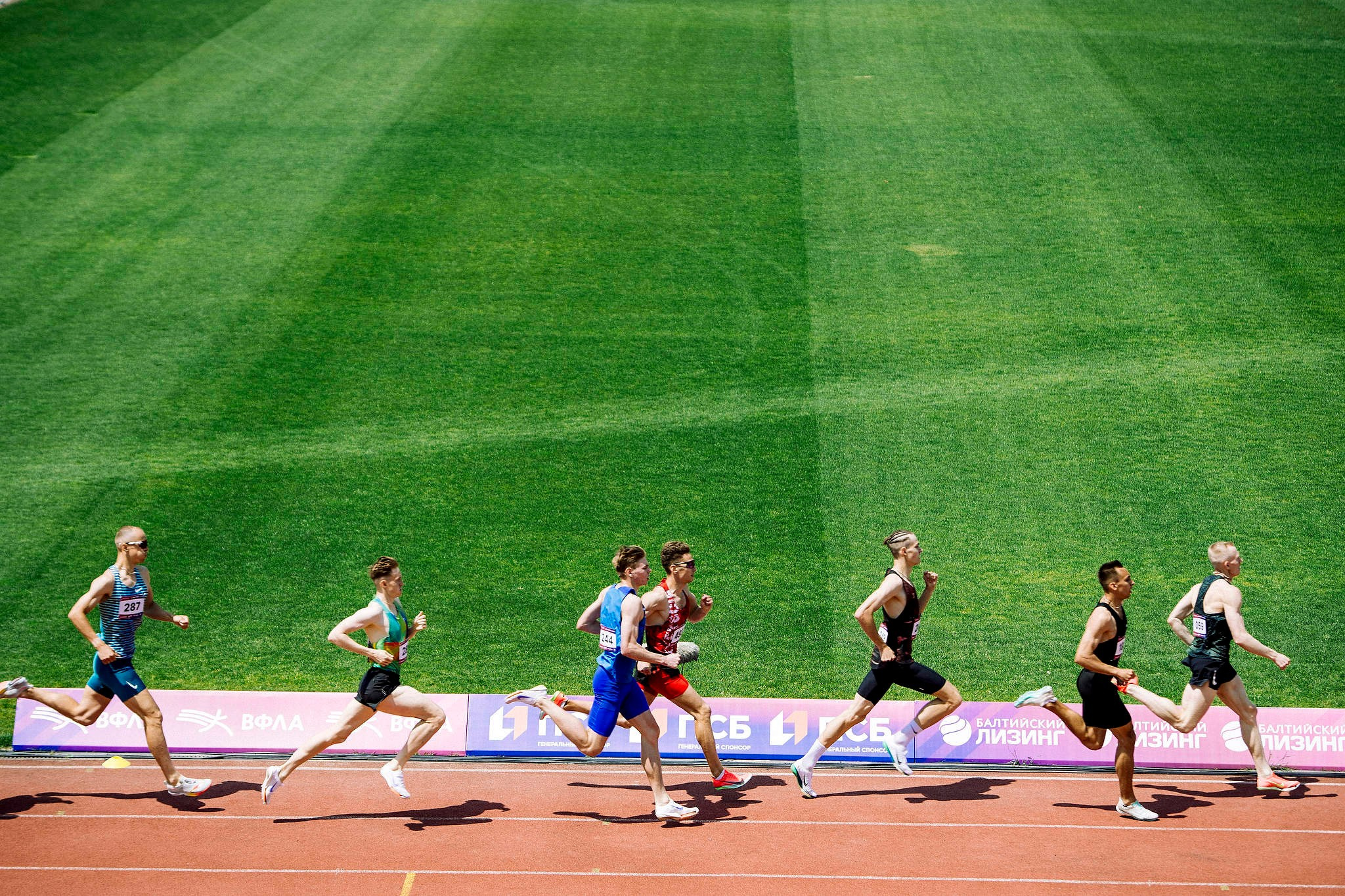 Забег у мужчин 800 метров на Командном чемпионате России