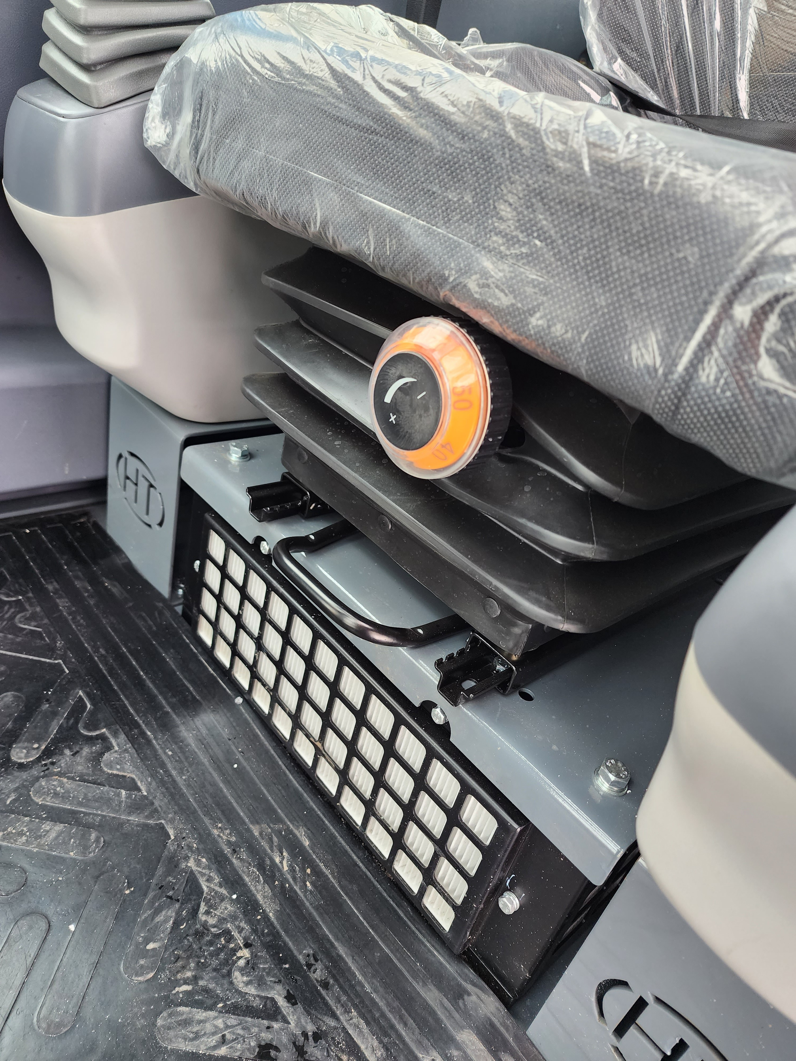 Фото кол. экс. Beezone BX80W. Продажа и обслуживание грузовой техники и спецтехники в г. Новосибирск компания СТИ