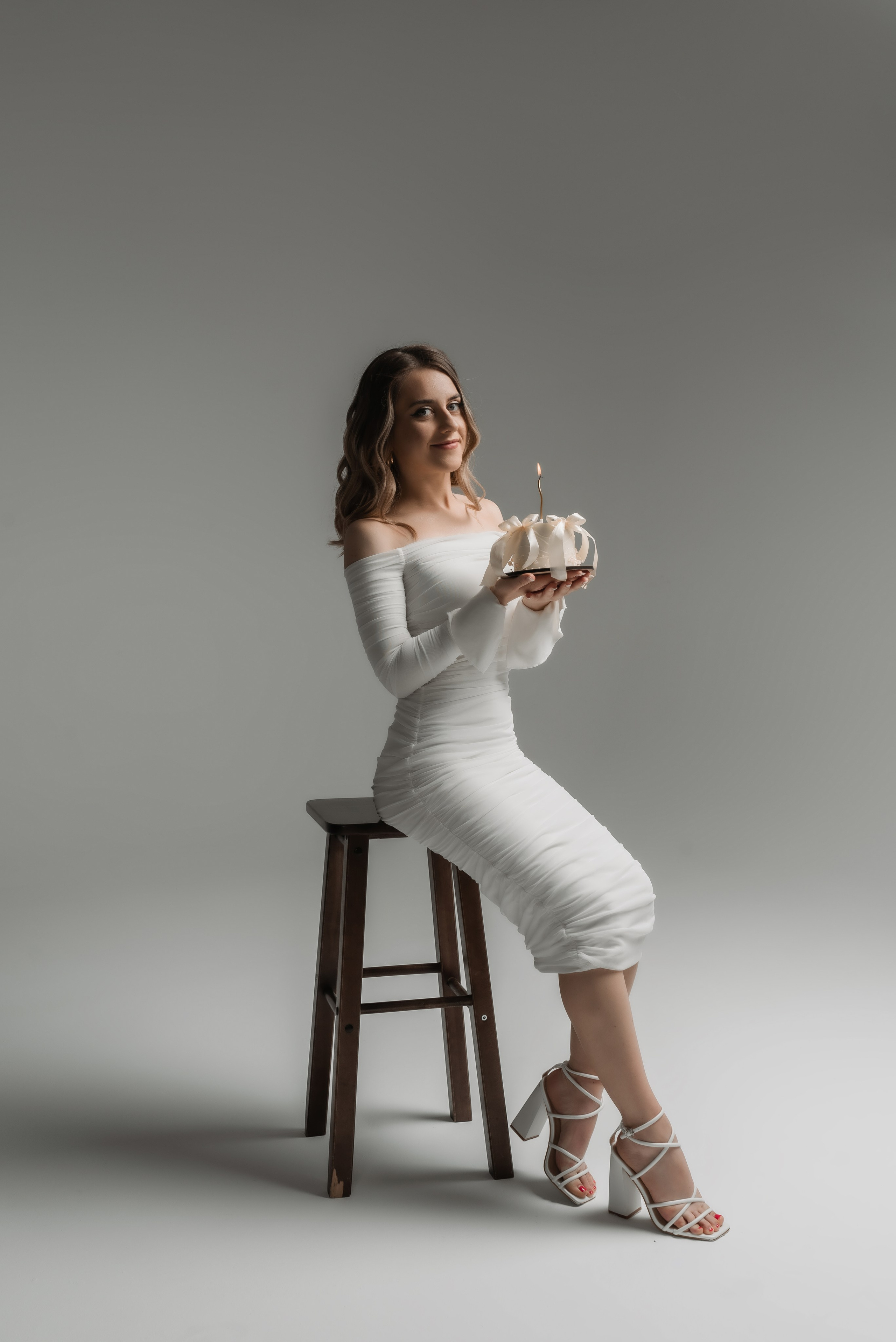 Женский портрет: индивидуальная портретная фотосессия в студии, фотосессия ко Дню Рождения