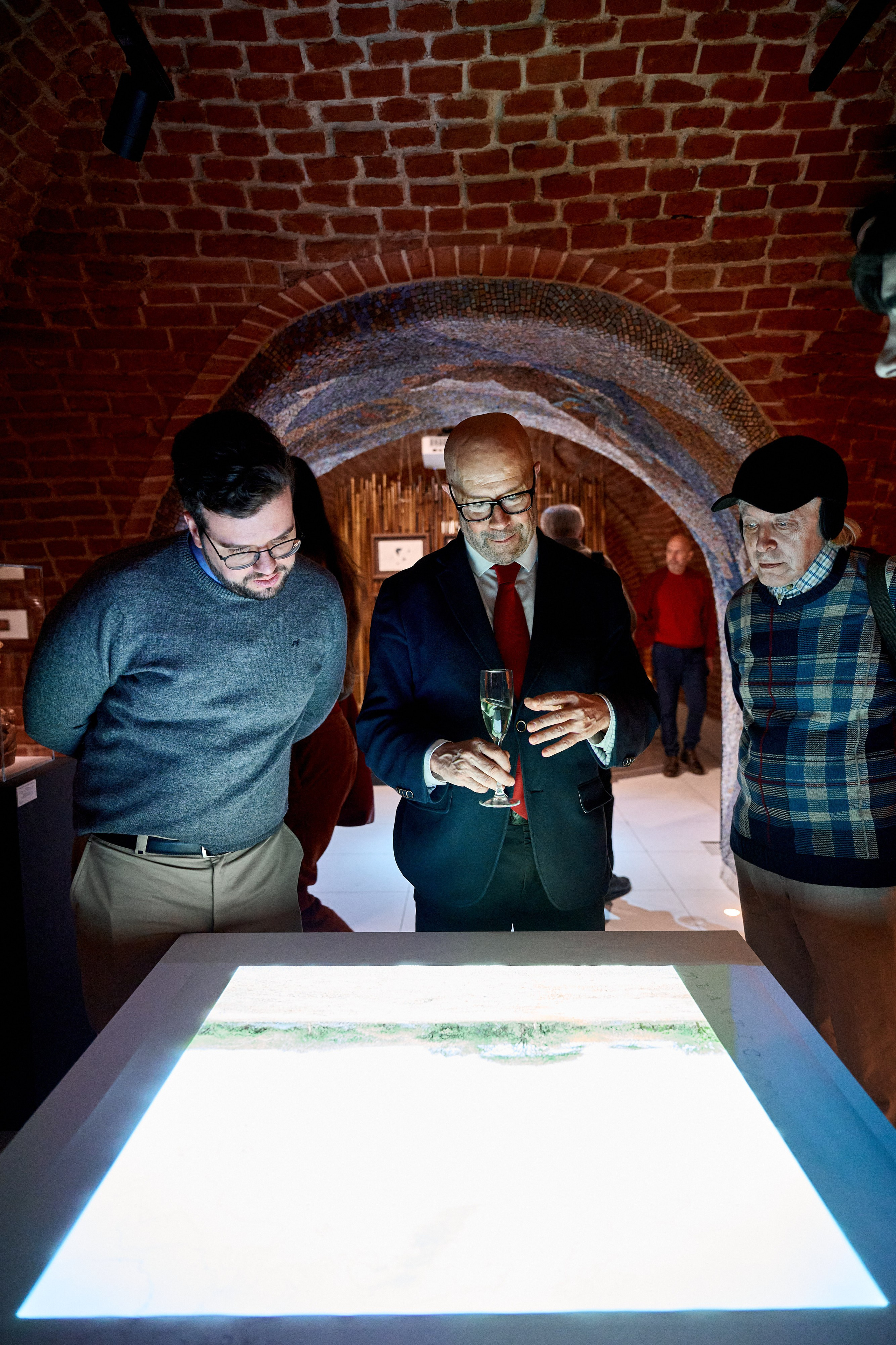 Ольга Михальчук с куратором выставки Марией Дубодел. Ольга Михальчук, художница и фотограф