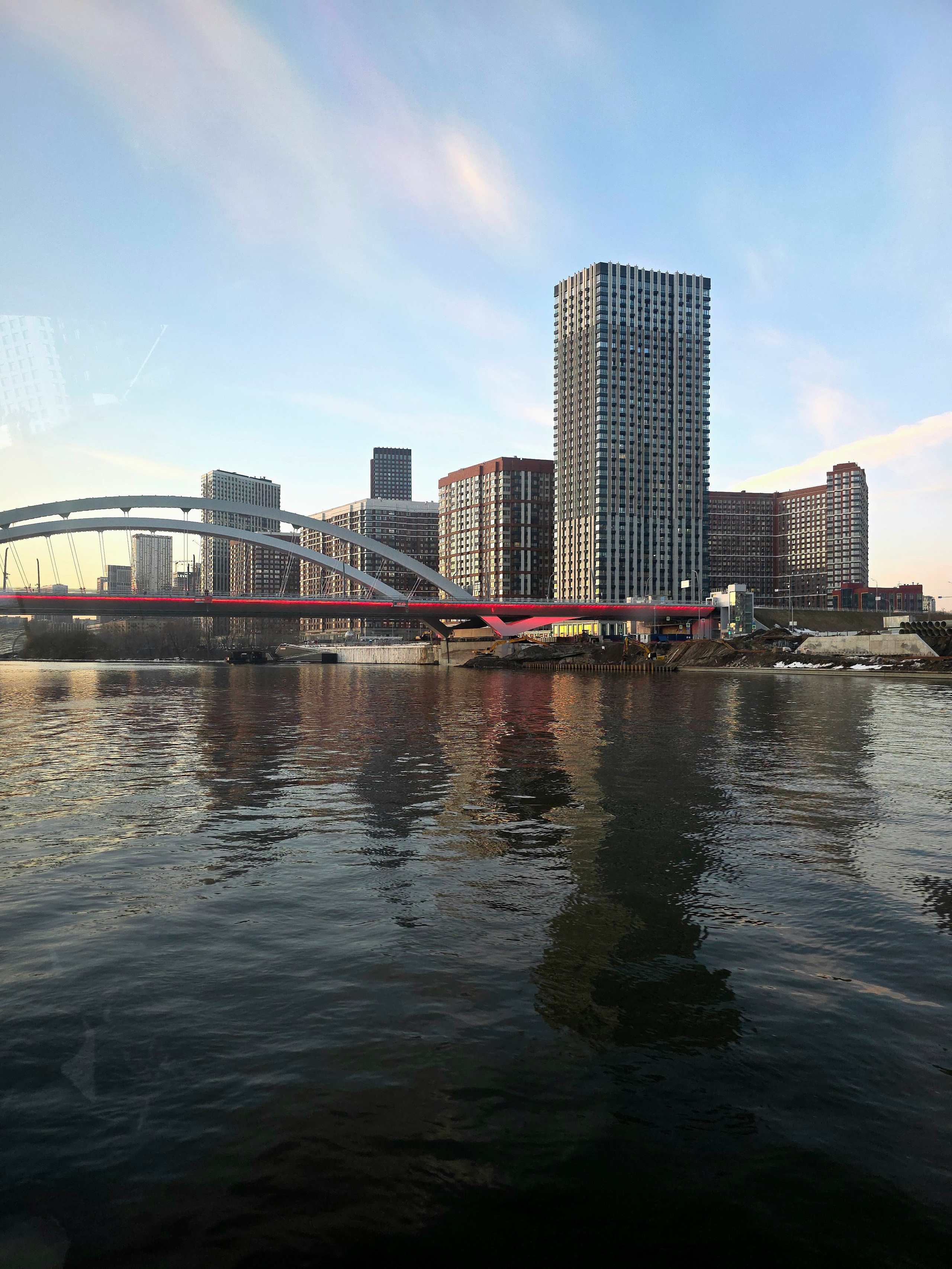 Теперь на Шелепихинской набережной господствует ЖК Сердце Столицы