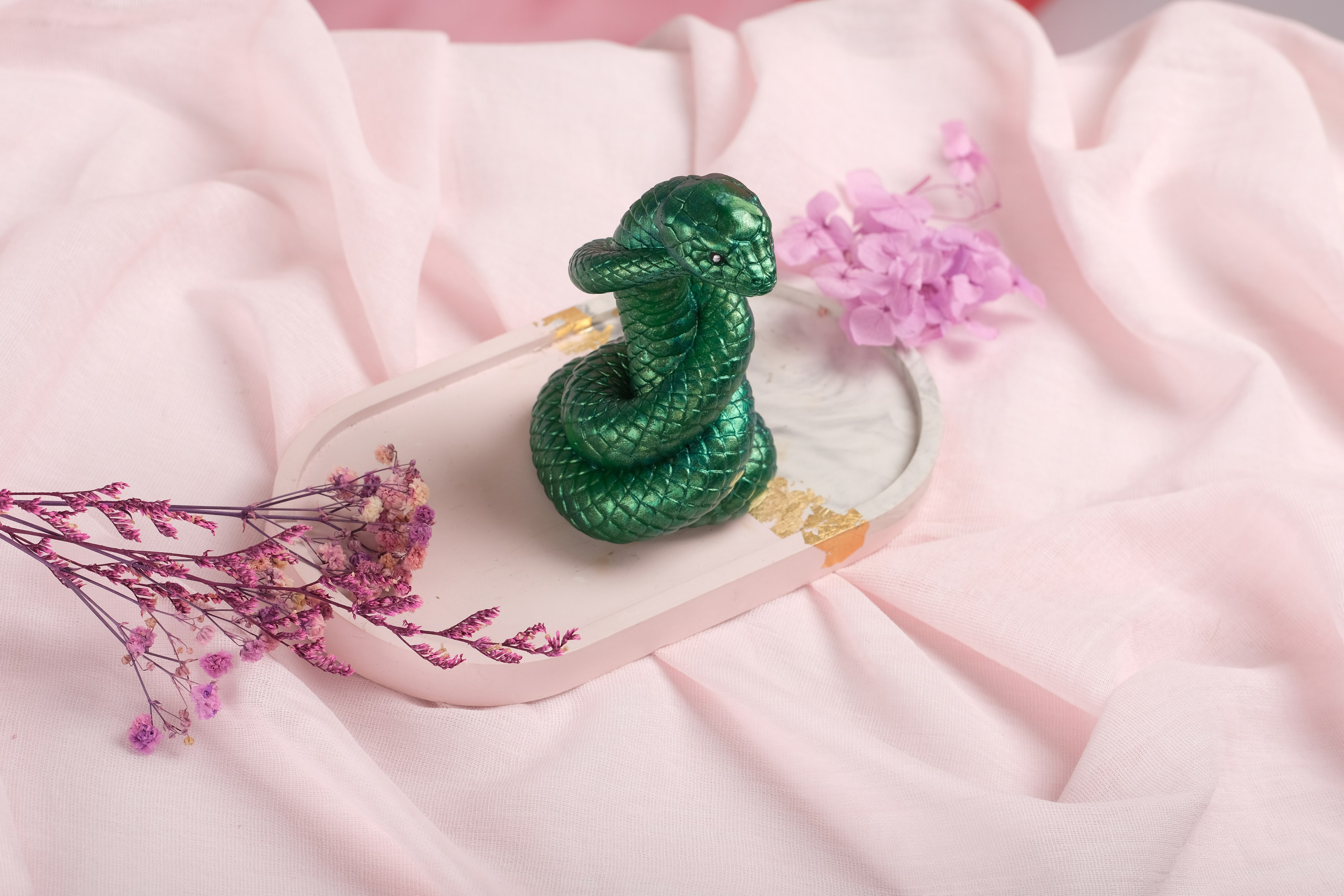 Свеча змея зеленая