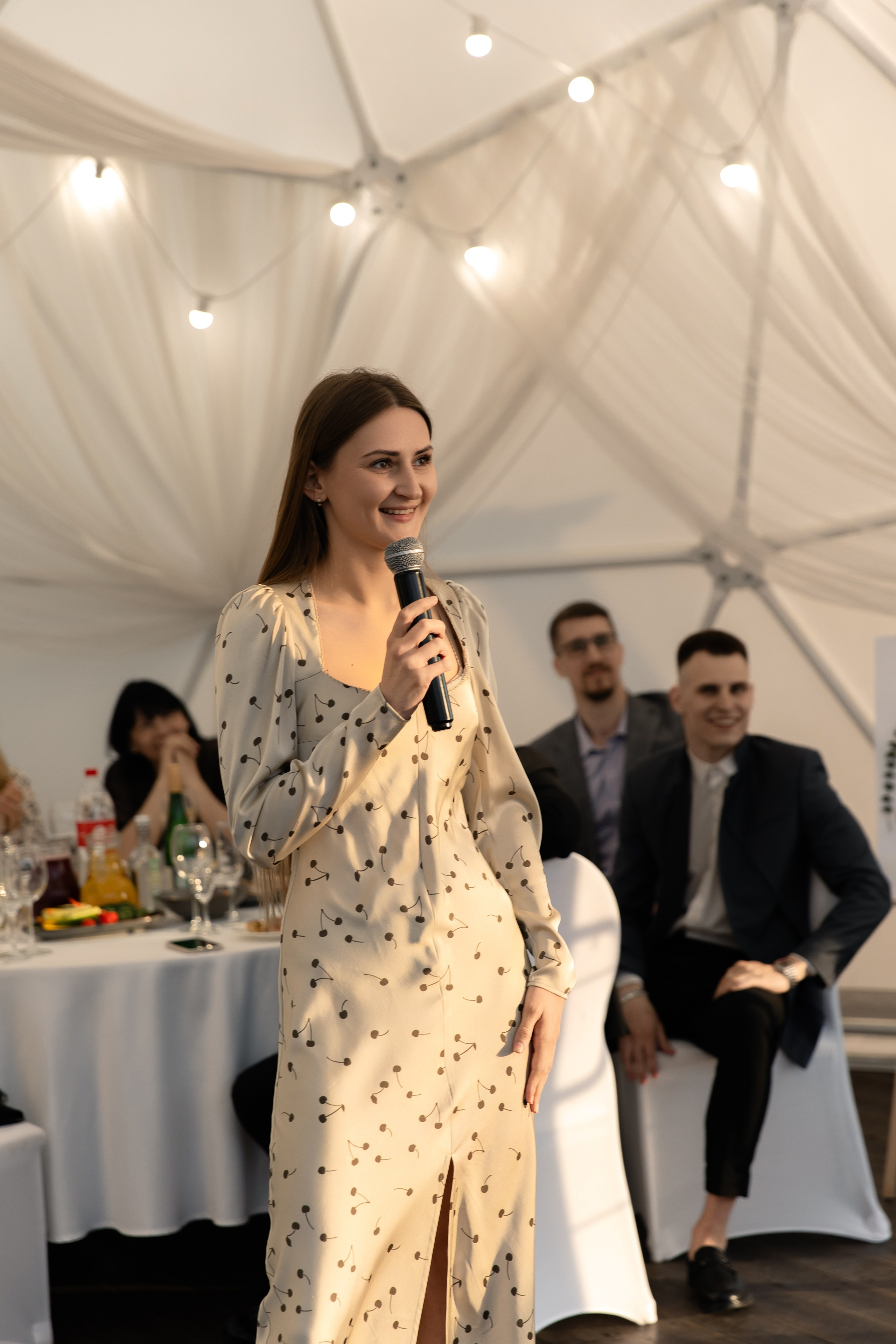 Я создаю профессиональные фотографии, которые сохраняют эмоции, детали и атмосферу вашего праздника. Свадебный фотограф во Владивостоке