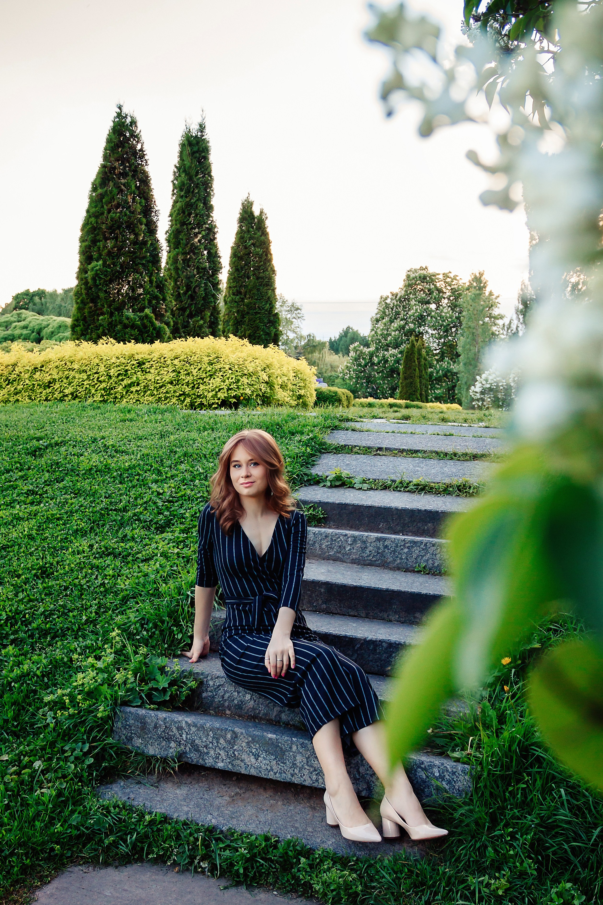 Фотосессия в цветущих садах. Деловая и Бизнес съемка в Москве Инесса Грушко