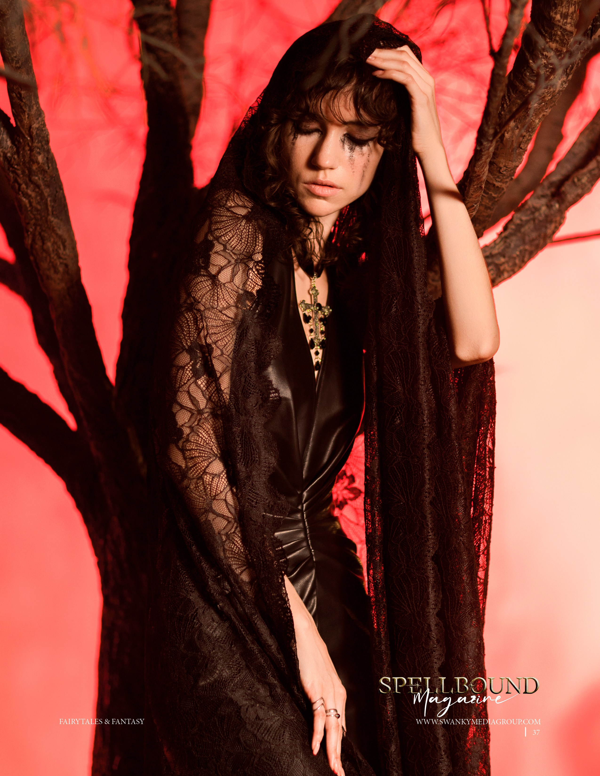 SPELLBOUND. Photomantis