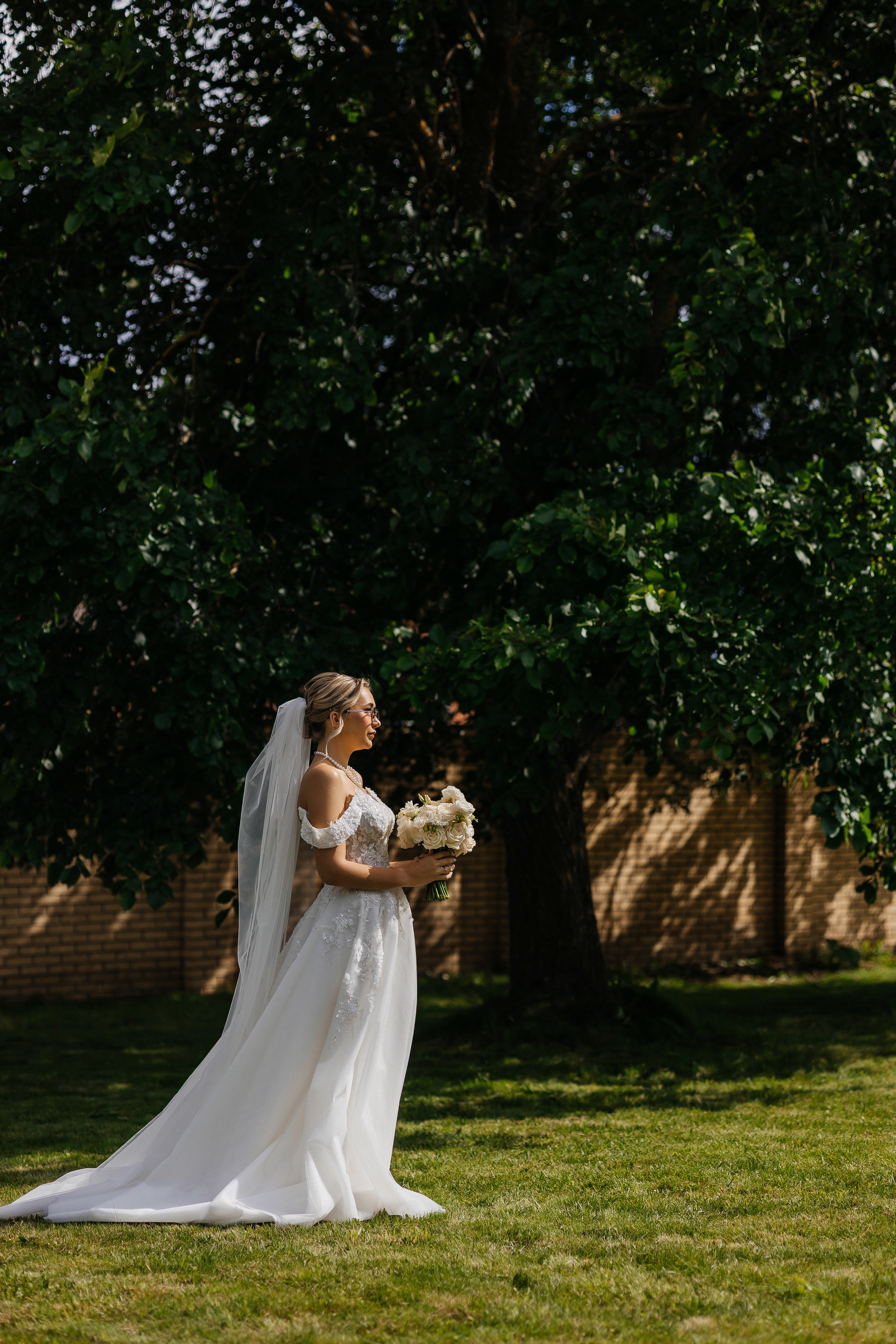 Красивая летняя свадьба в шатре. Олег Сверчков | Свадебный фотограф Вологда
