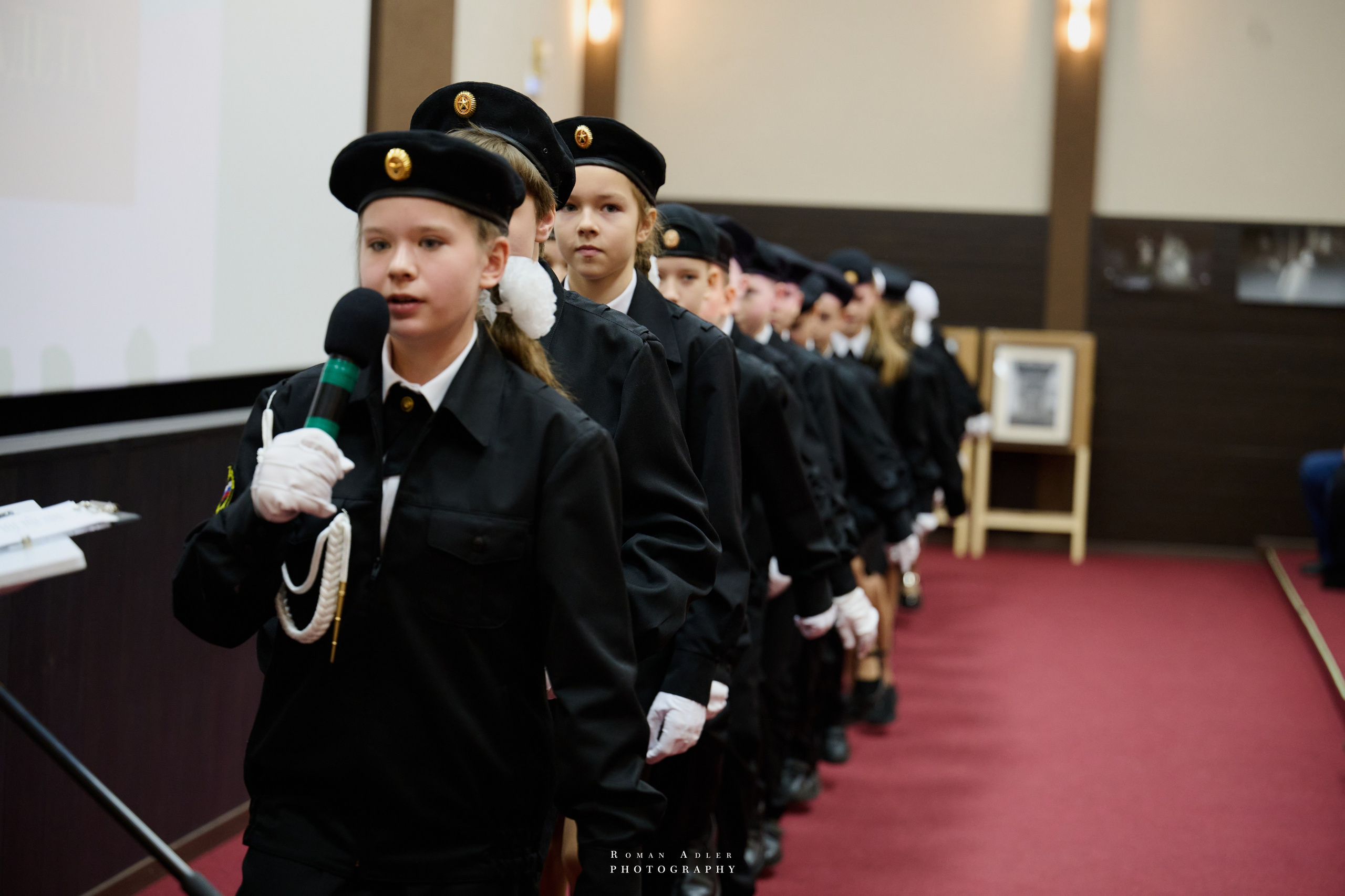 ДК «Победа» выставка фотопроекта «Территории». Фотограф Роман Адлер