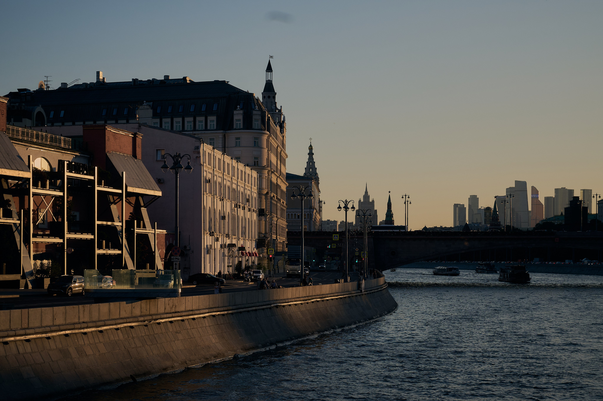 Прогулка на кораблике по Москва-реке. Фотограф Роман Адлер