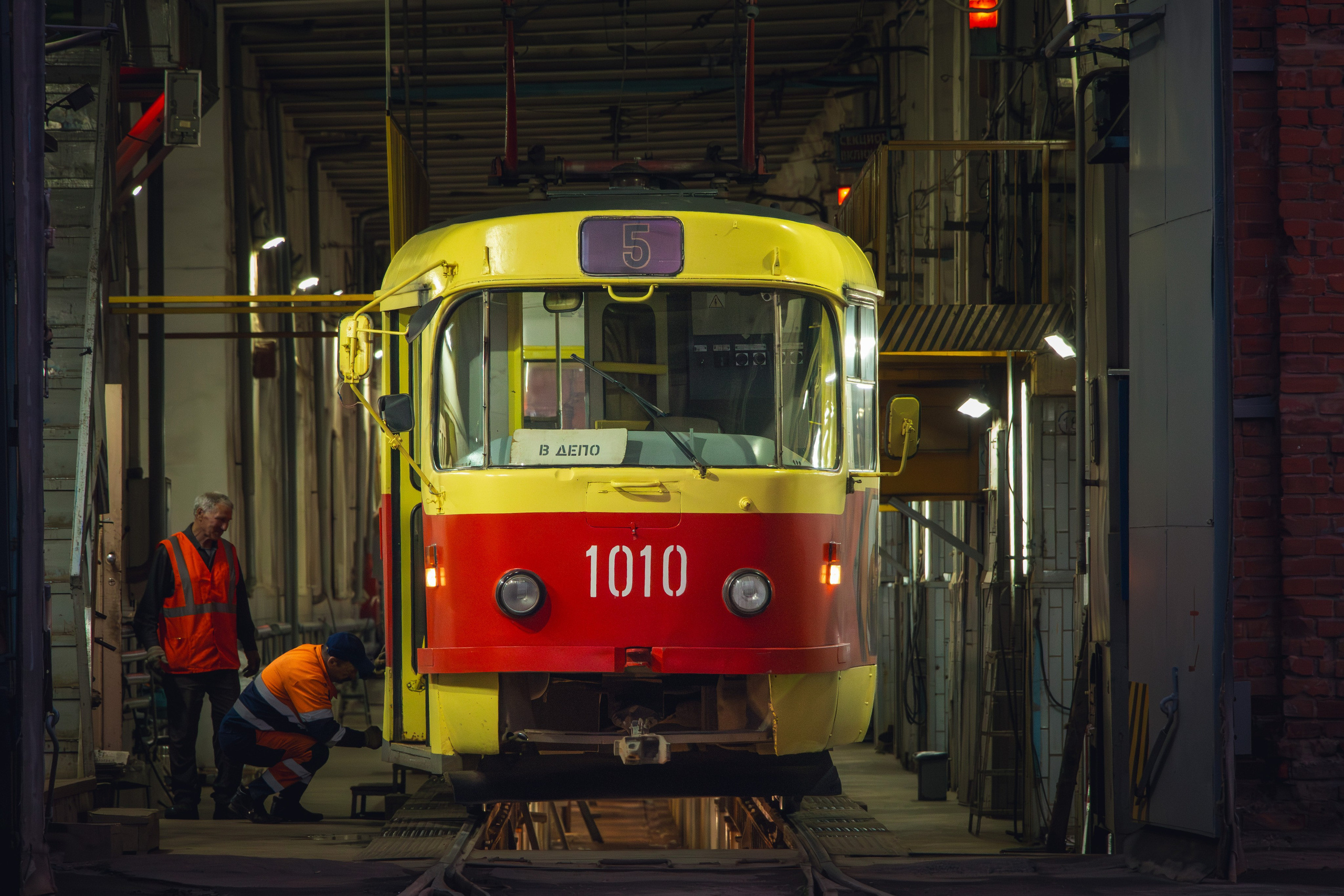 Трамваи не суетятся. Олег Романов. Мастер фото по спорту