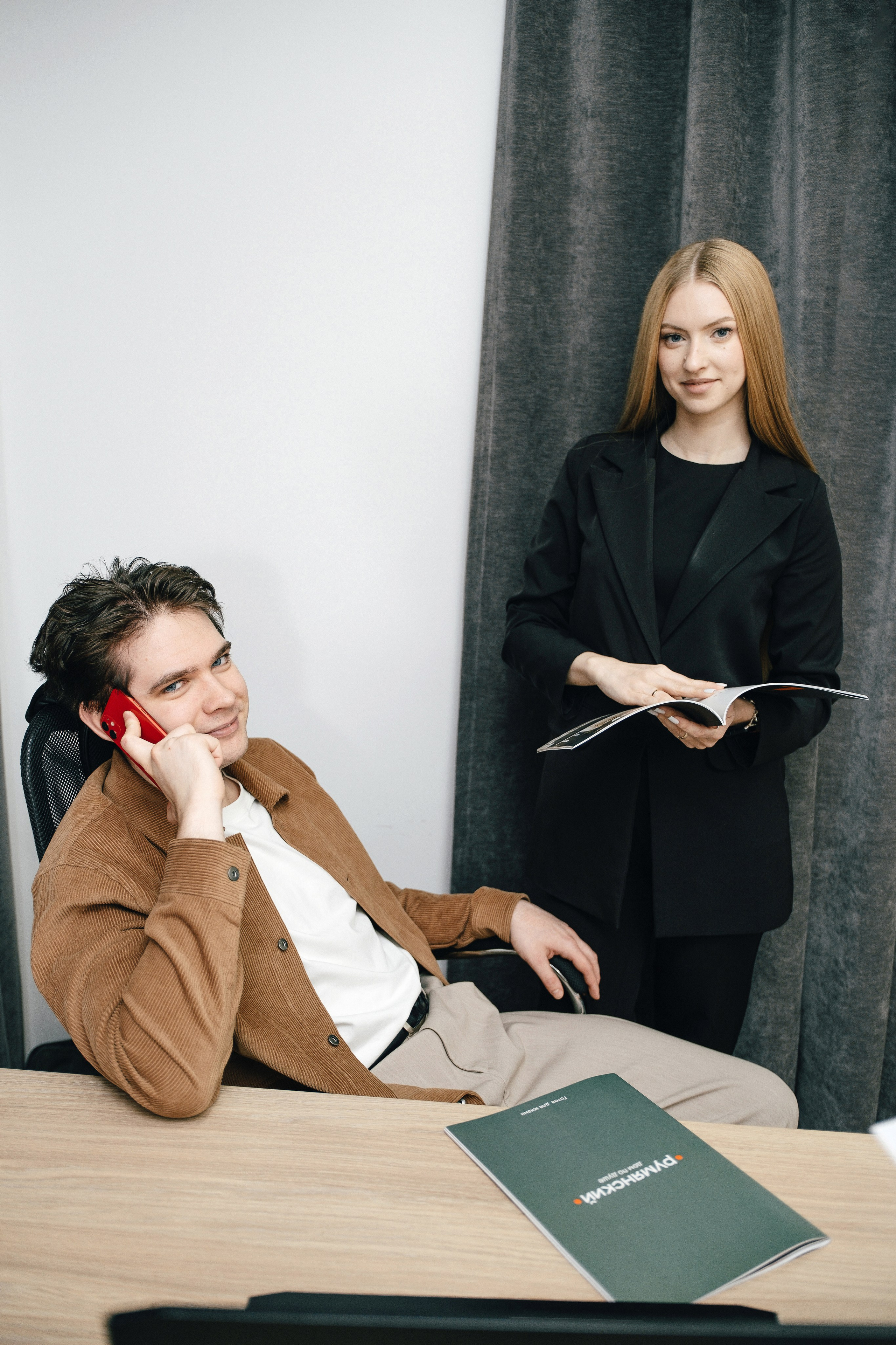 Съемка в офисе застройщика. Фотограф и видеограф в Тюмени Анна Жагорина, ваши фото еще не отдавали так быстро!