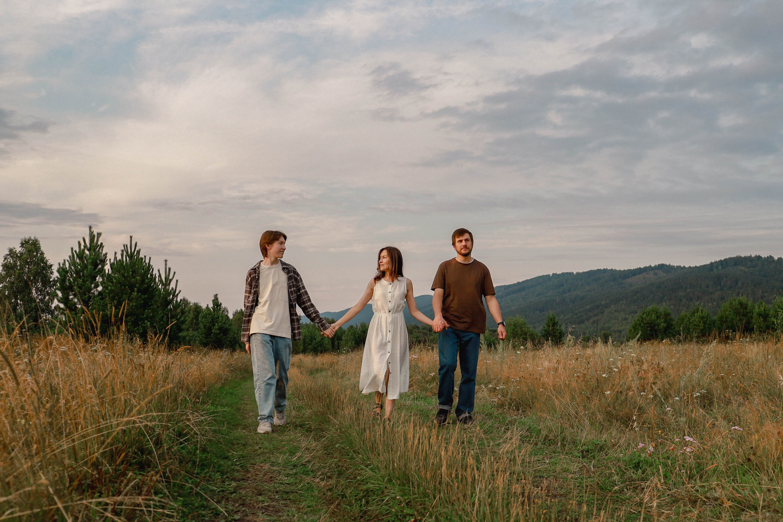 Семья в поле. Фотограф Александра Коновалова
