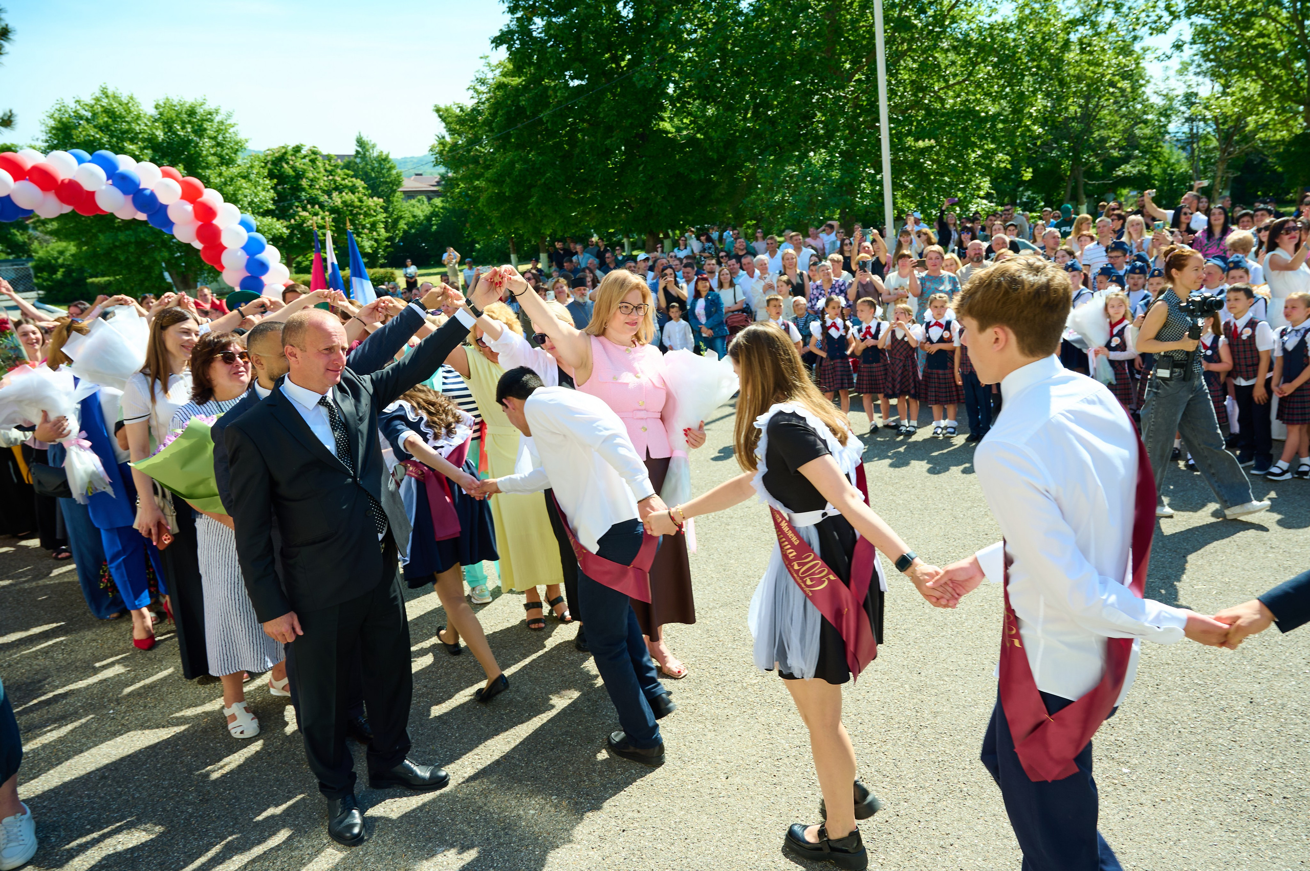 Последний звонок 2025. Жизнь курорта Кабардинка в фотографиях