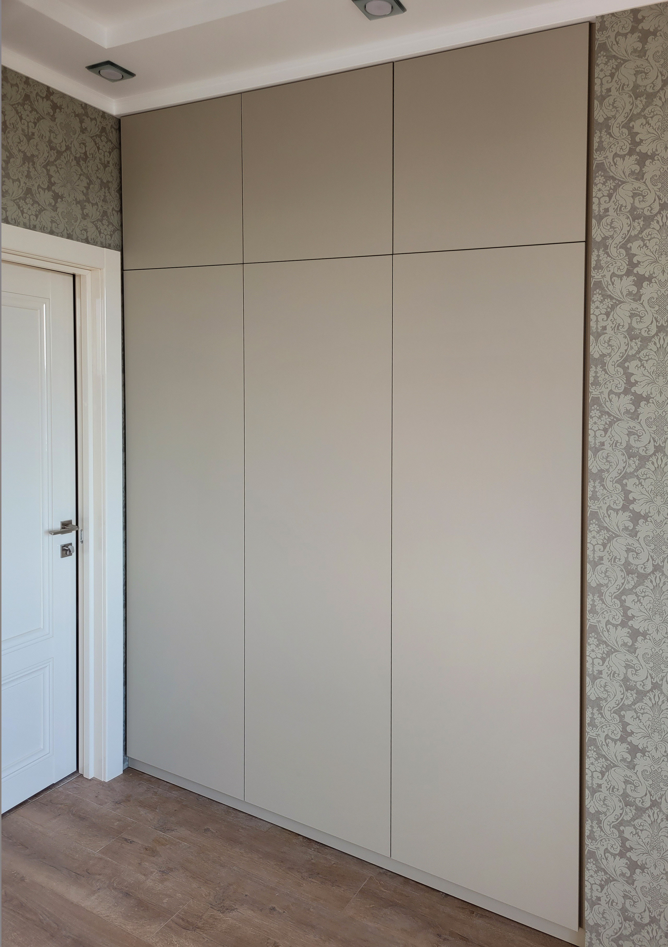 Шкафы, гардеробные и прихожие на заказ в Евпатории. Мебель на заказ в Евпатории