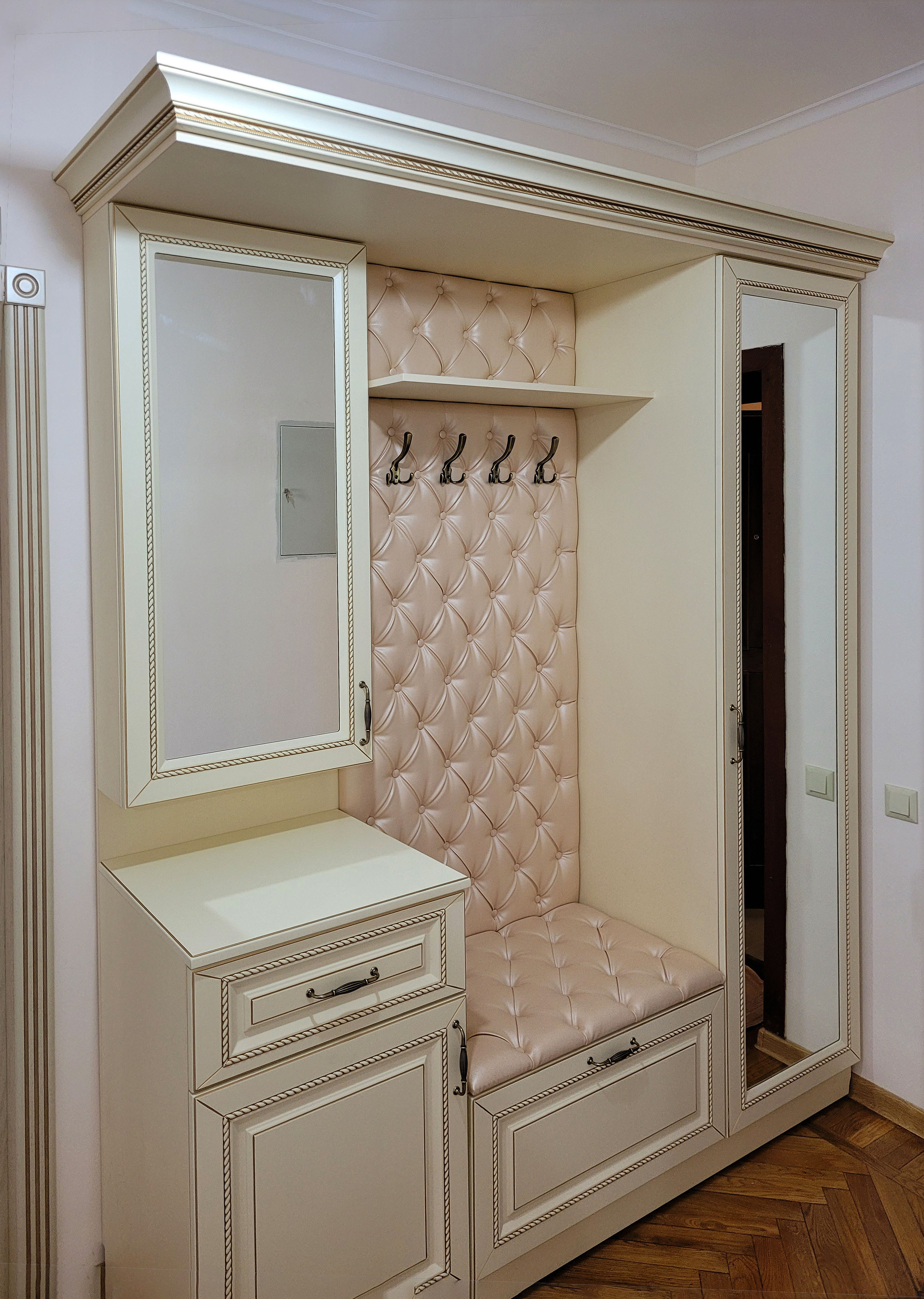 Шкафы, гардеробные и прихожие на заказ в Евпатории. Мебель на заказ в Евпатории