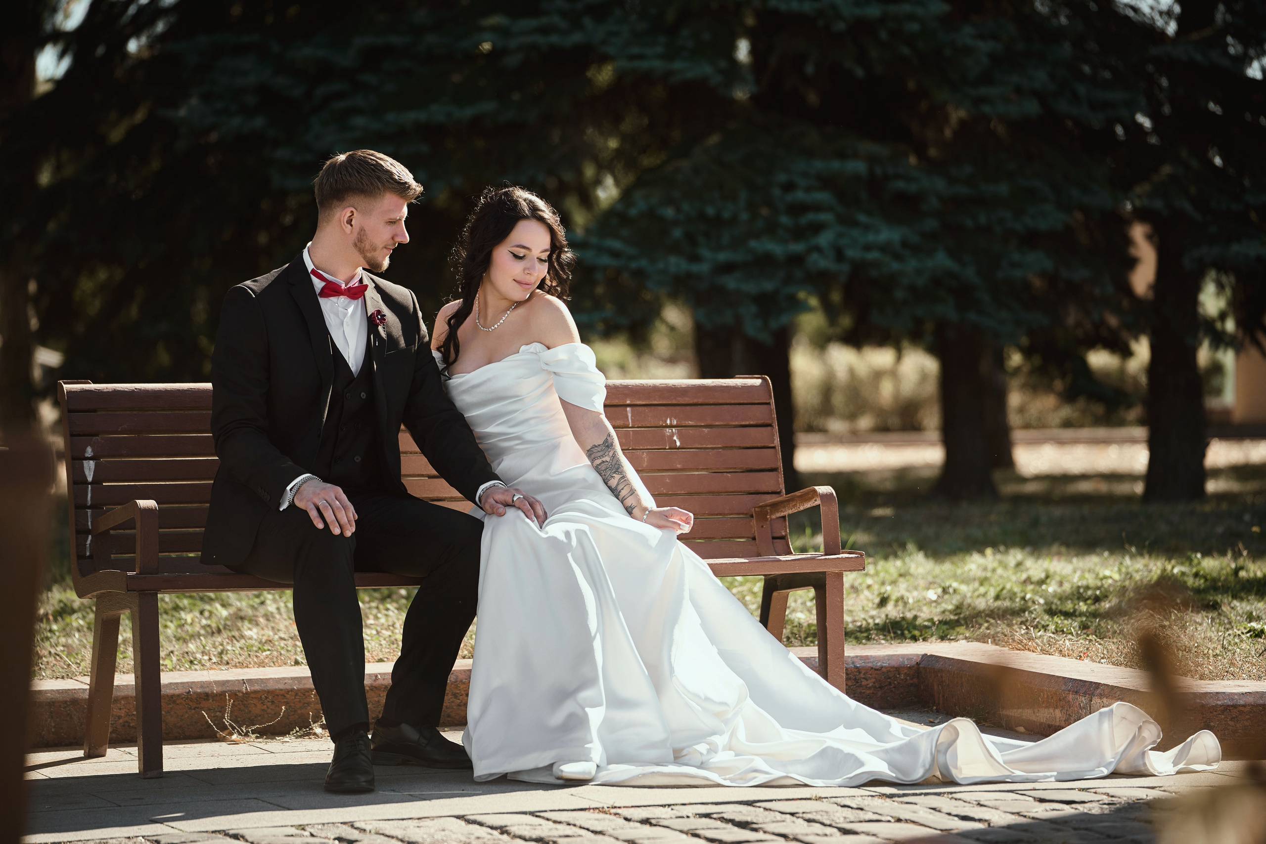 Свадебная фотосессия Дмитрия и Виты на Поклонной горе в парке Победы Москвы