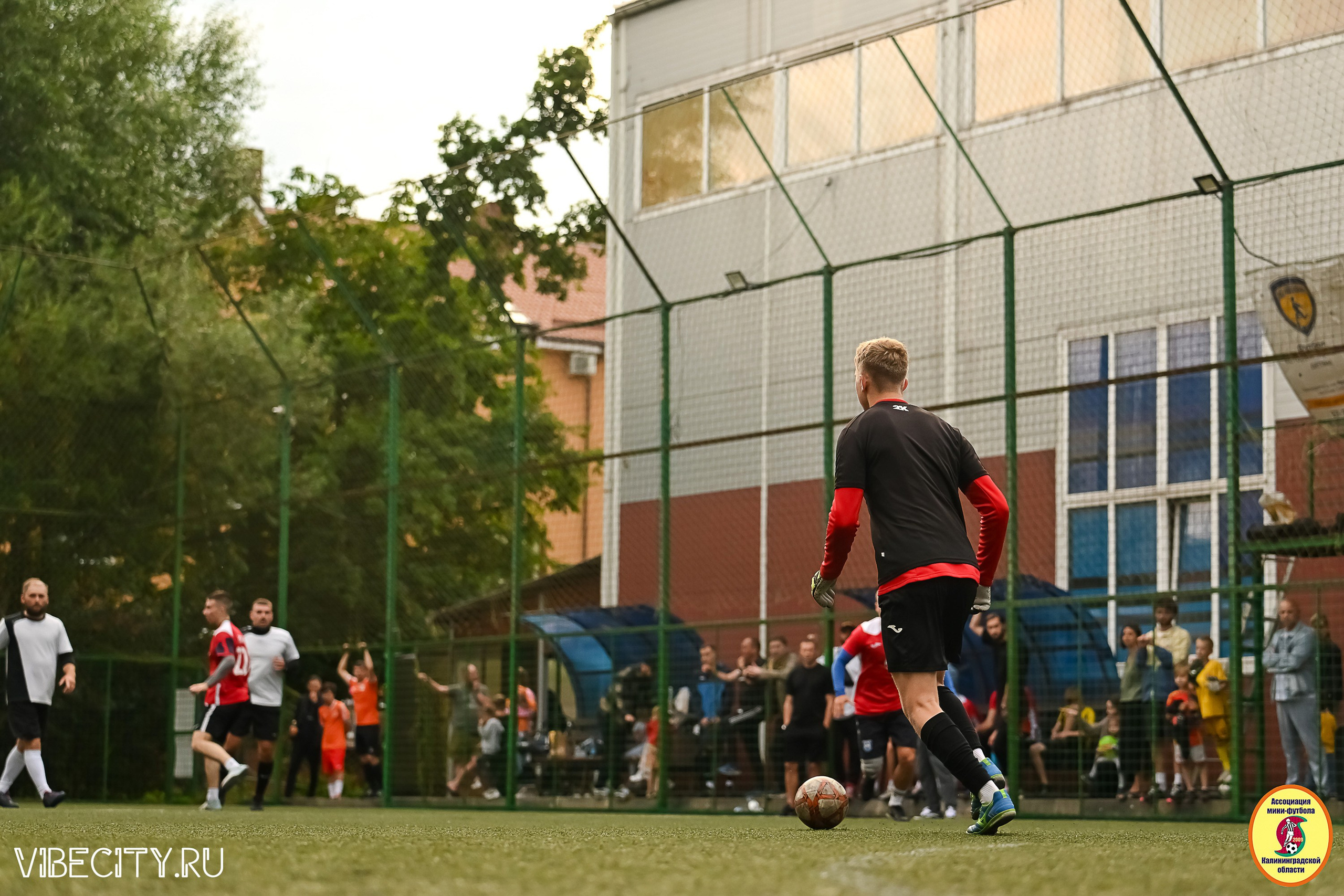 ИГРЫ МИНИ-ФУТБОЛЬНОЙ И КОРПОРАТИВНОЙ ЛИГИ. VIBECITY.RU Вайб Сити Ру Фоторепортажи Фотоотчеты Калининград