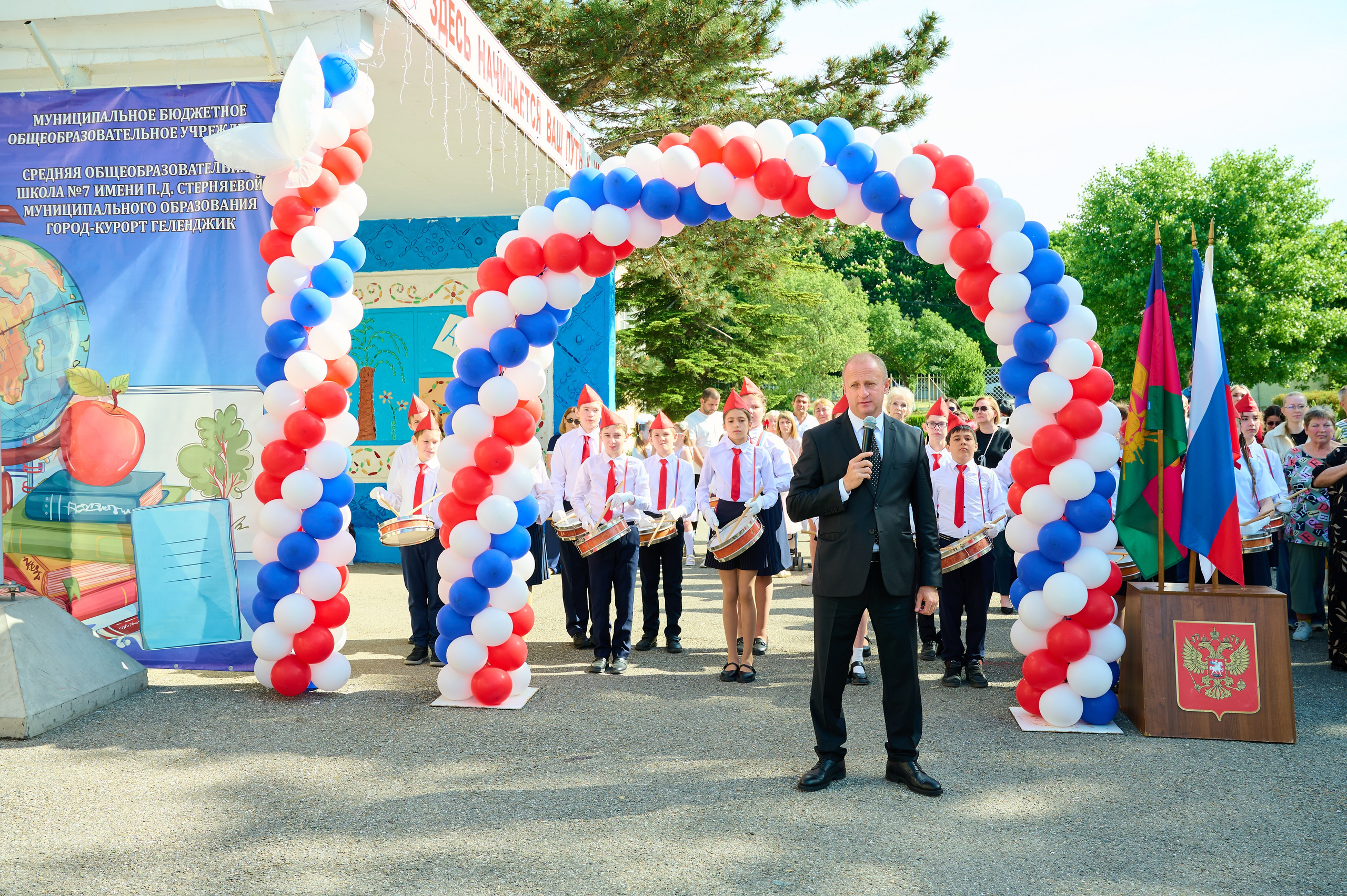 Последний звонок 2025. Жизнь курорта Кабардинка в фотографиях
