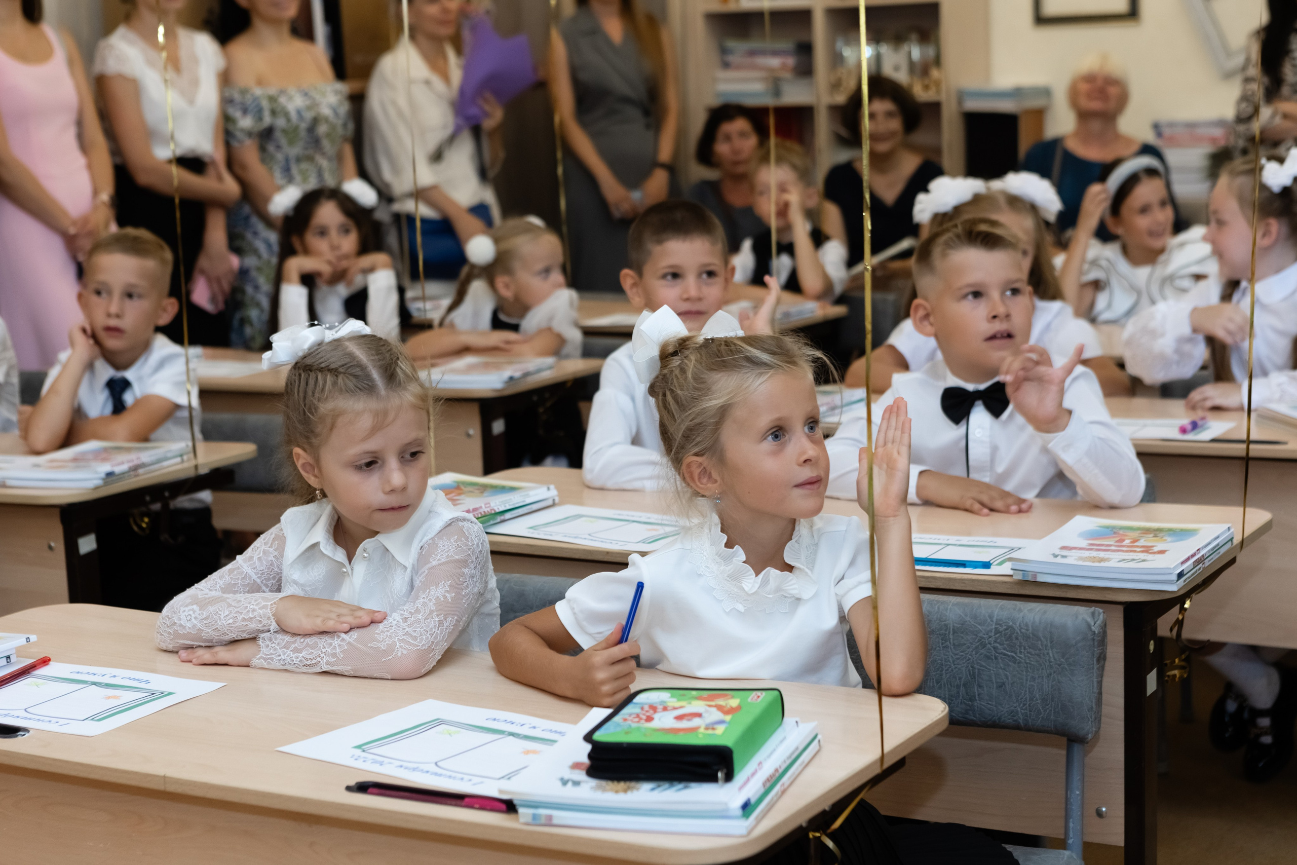 Первый раз — в первый класс. Фотосессия первоклассников 1 сентября. Свадебный фотограф, фотосъемка в Крыму, Севастополе, Симферополе, Ялте
