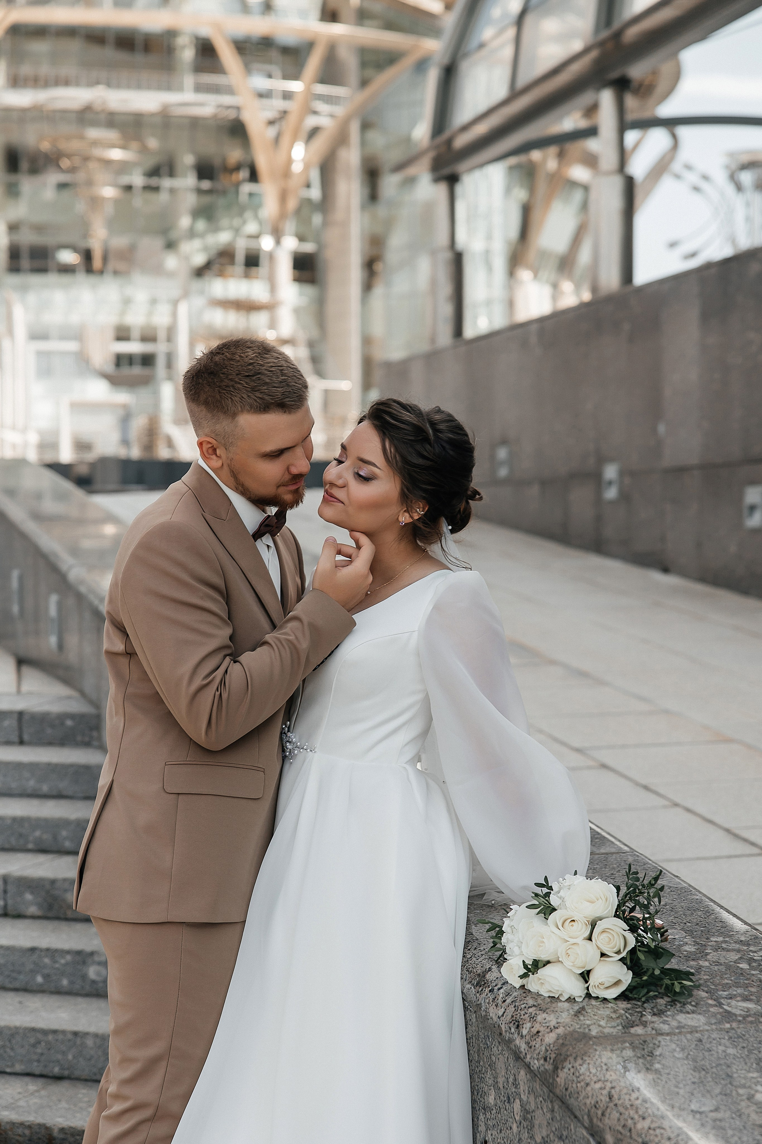 Свадебная фотосессия у Дома Музыки. Свадебный фотограф в Москве Дарья Олендарёва