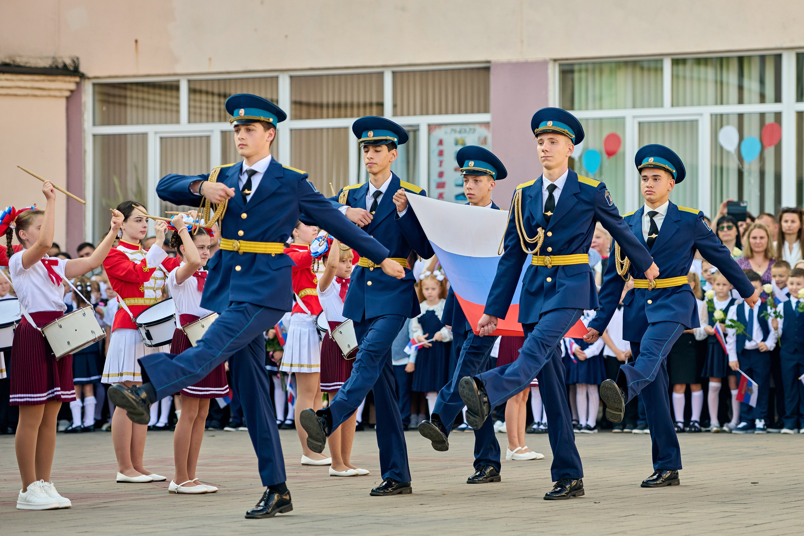 1 сентября в ЦО№ 25. Школьный фотограф в Туле Владимир Греков. Выпускные альбомы