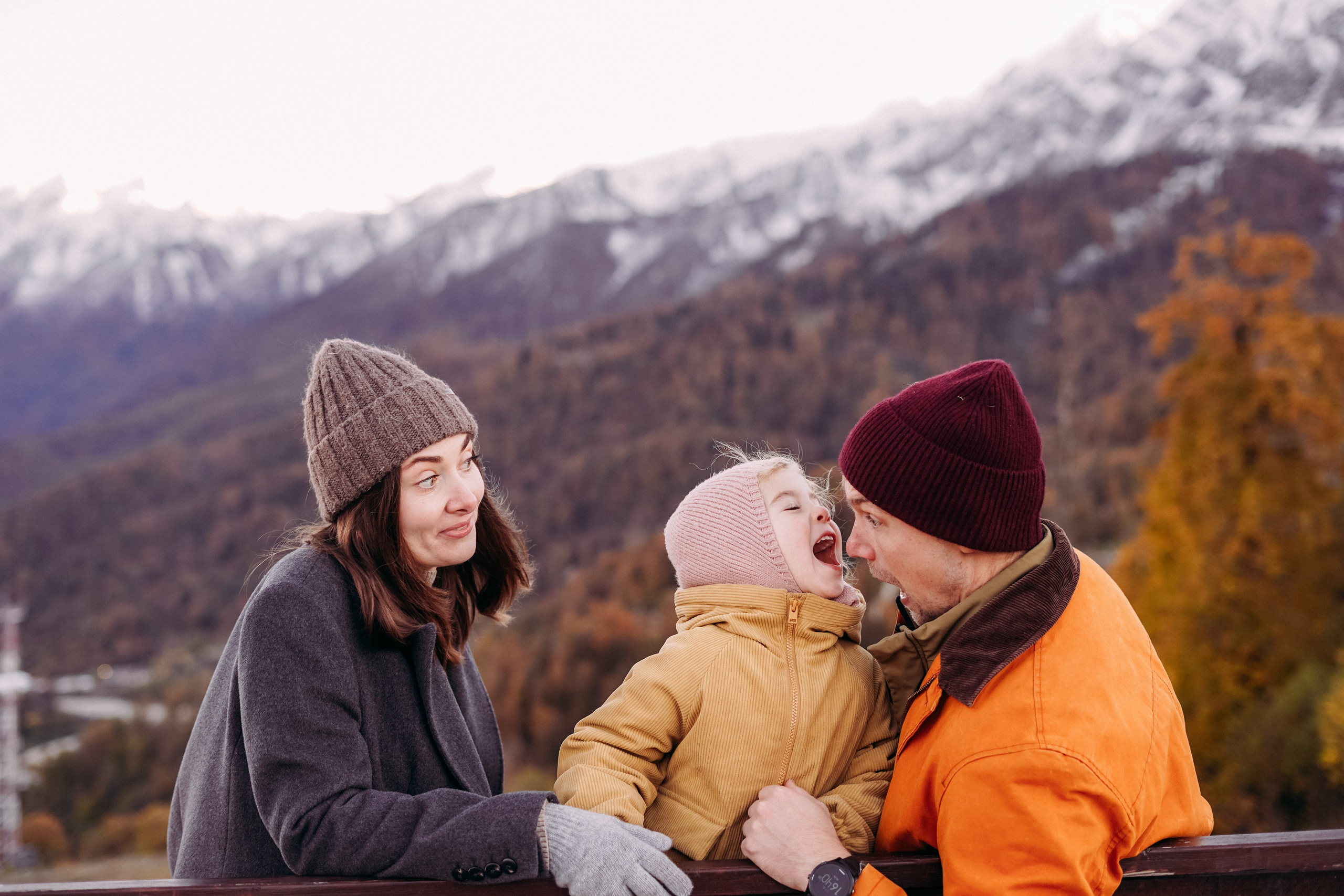 Алексей, Анна и Валентина в Горной Олимпийской деревне. Фотограф в Сочи и Абхазии | Фототуры | September Air