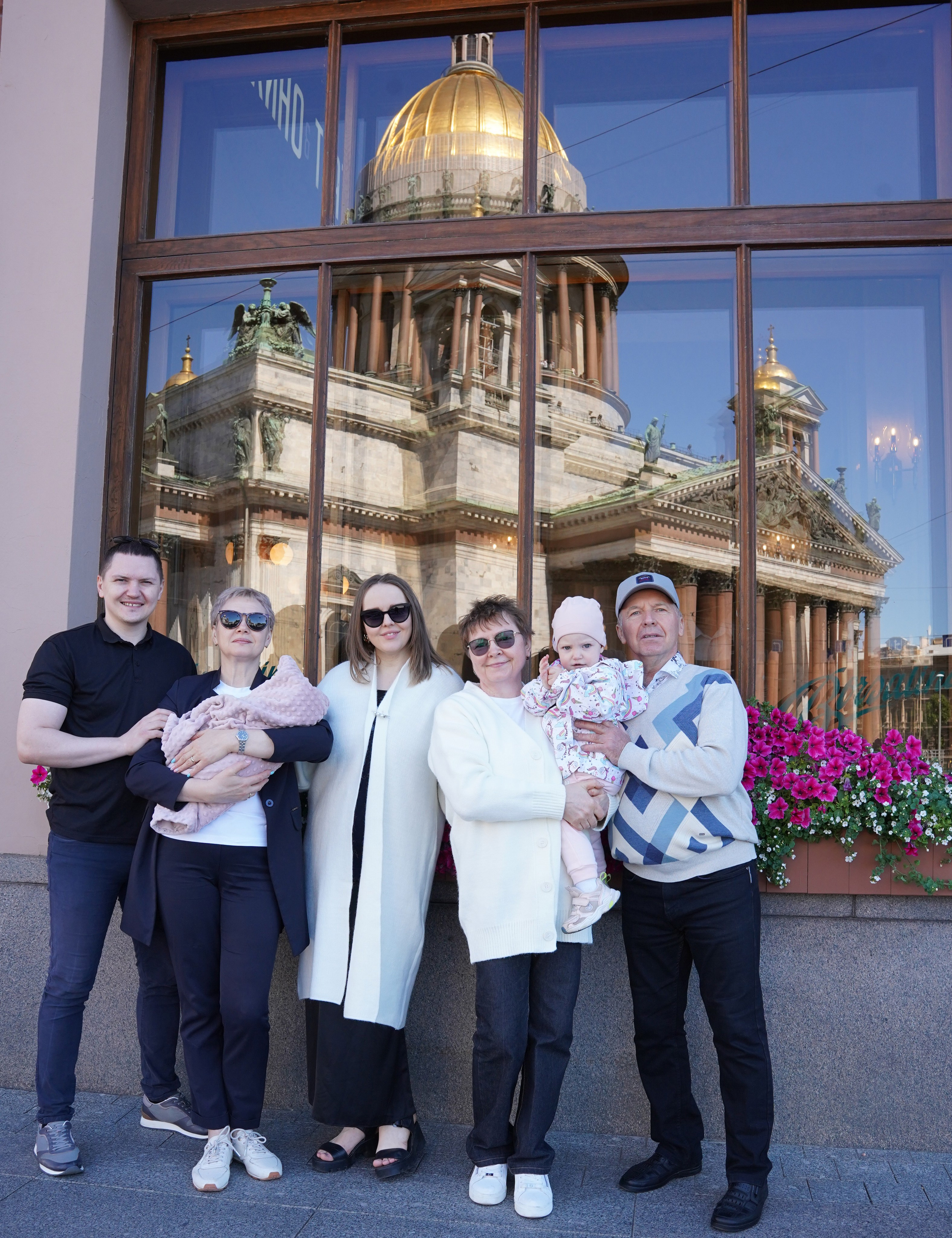 Семья в городе. Студийный и портретный фотограф в САНКТ-ПЕТЕРБУРГЕИрина Махаон