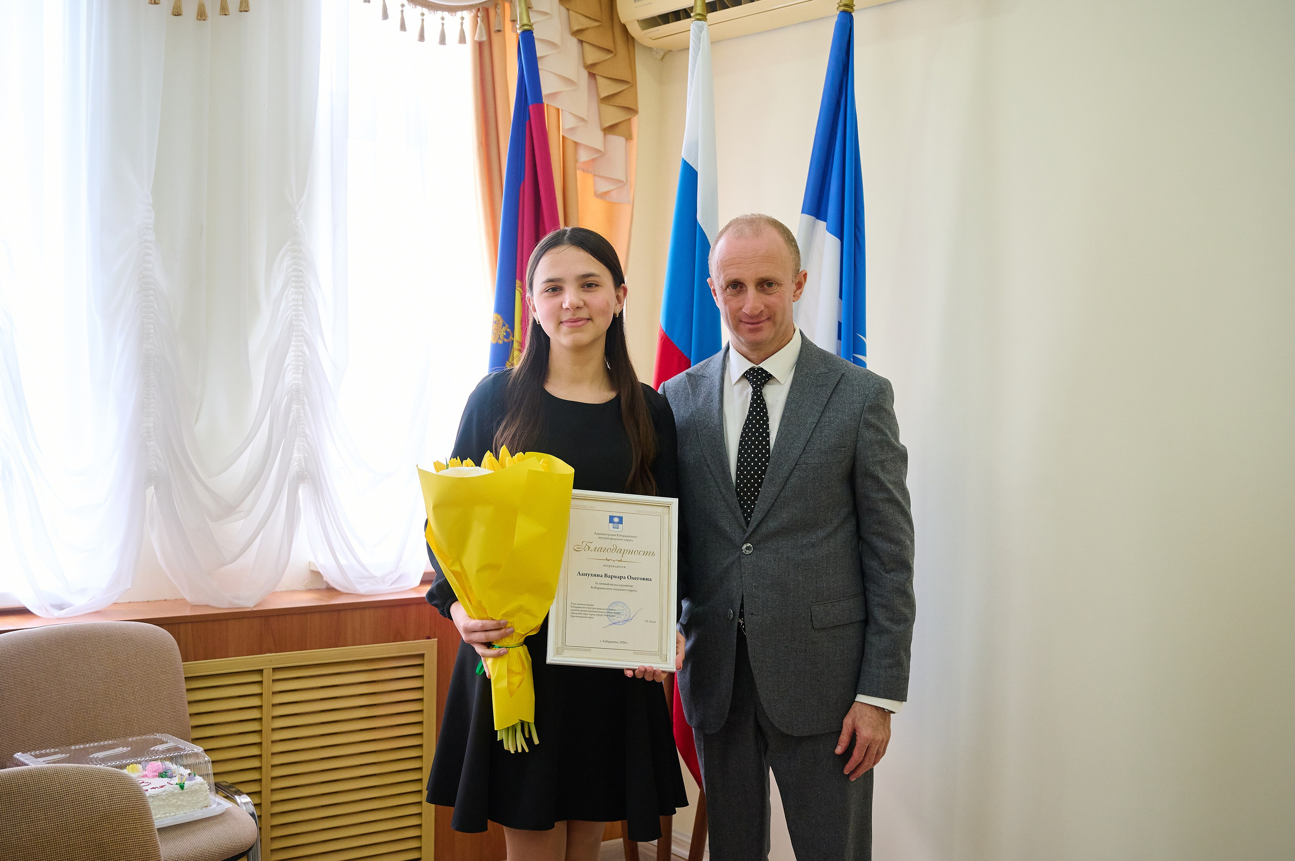 Поздравления девочкам Кабардинки от Главы округа Кялова Г.Е. Жизнь курорта Кабардинка в фотографиях