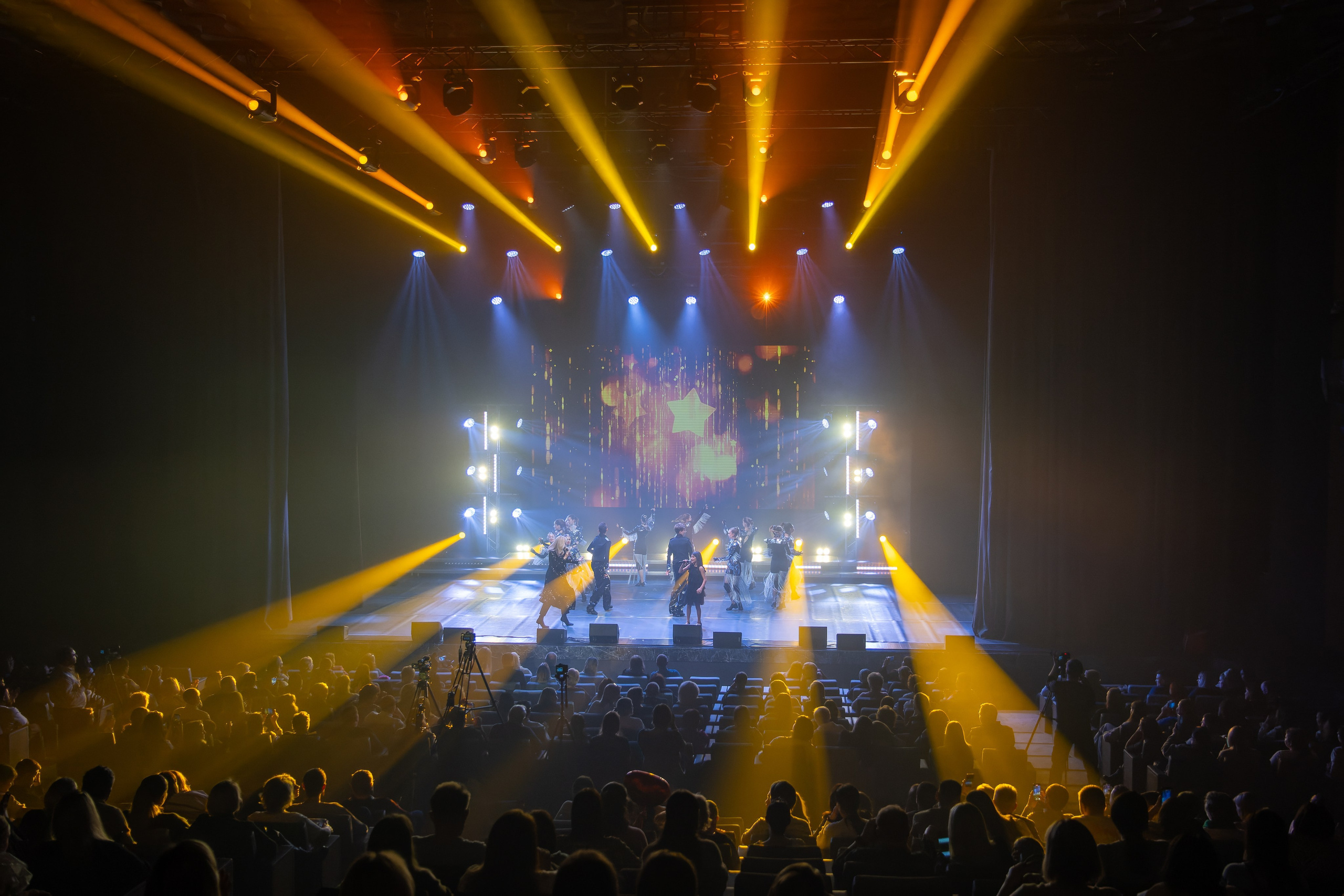 сцена окружной общественный центре имени Моссовета