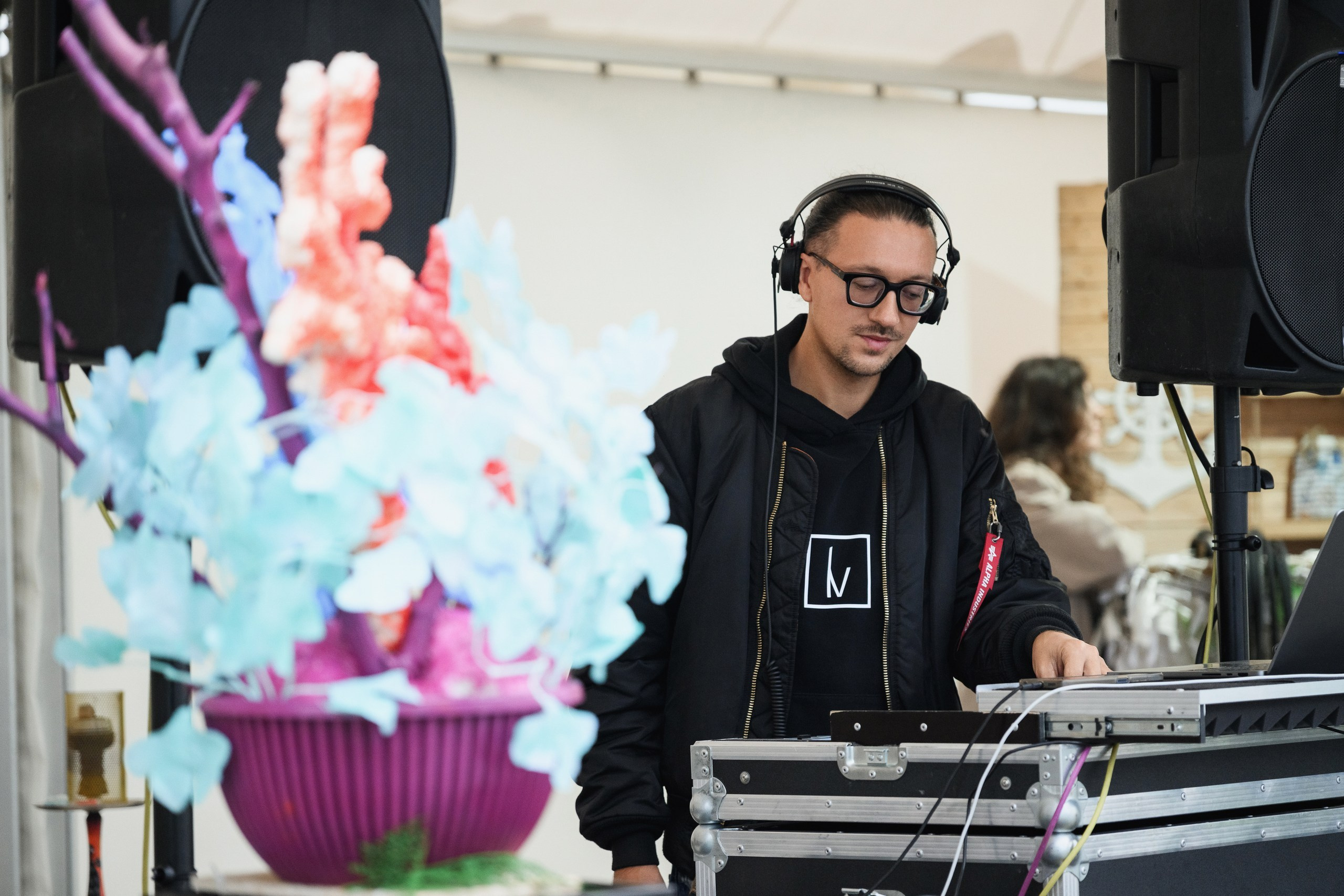 Фотосъемка вечеринки на берегу океана в Петропавловске-Камчатском. Вечерняя вечеринка с друзьями на берегу Тихого океана в Петропавловске-Камчатском. Яркие эмоции и закатные фото с вечеринки у океана в Петропавловске-Камчатском. Профессиональная съемка вечеринок на побережье в Петропавловске-Камчатском. Стоимость фотосъемки вечеринки на океане в Петропавловске-Камчатском.