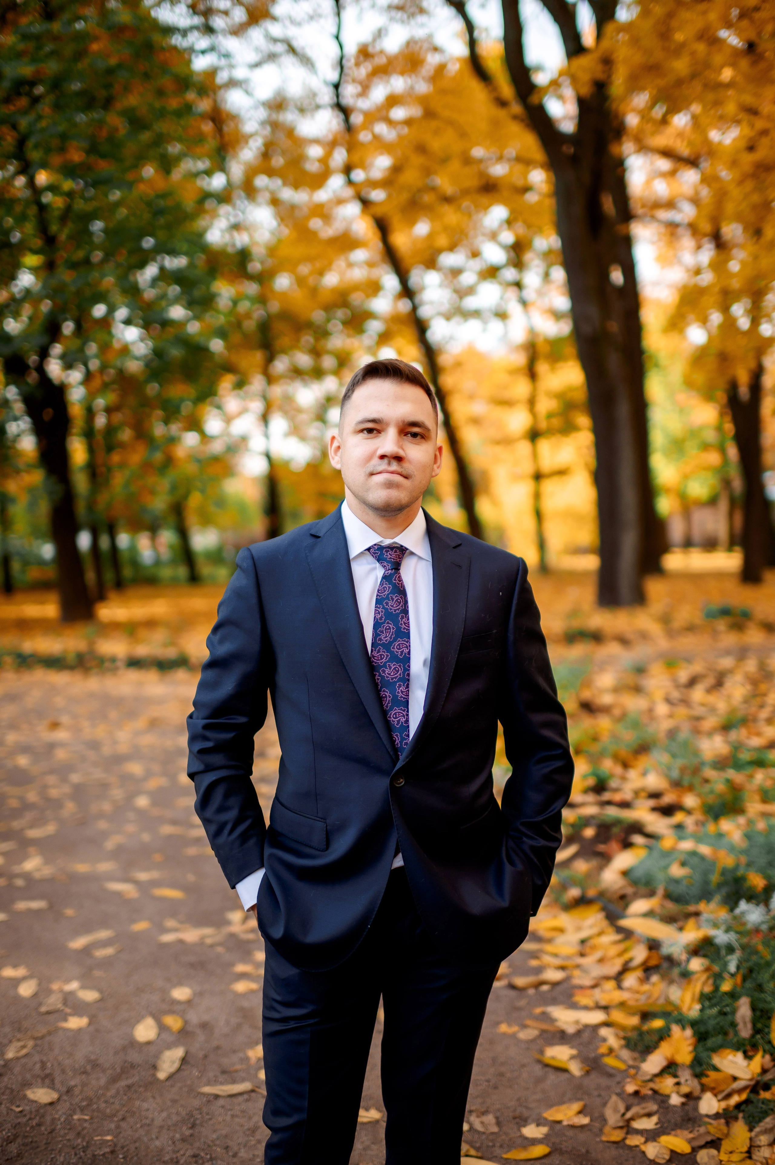 Осенняя великолепная свадебная прогулка жениха и невесты в октябре в Санкт-Петербурге в Михайловском парке и у Атлантов на Миллионной улице. Портретный, семейный и свадебный фотограф в Санкт-Петербурге и в Пушкине Ширяев Денис