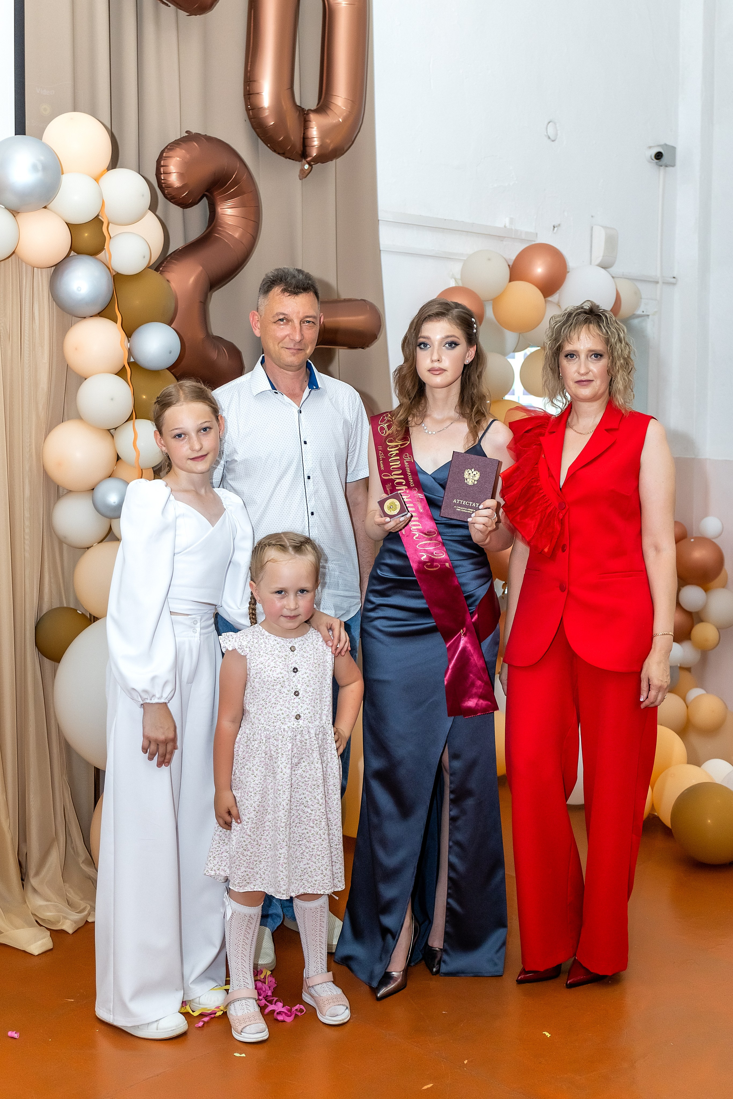 Выпускной. Школа 22, 11 класс. Стильный выпускной альбом Владивосток фотограф Вероника Мигачева