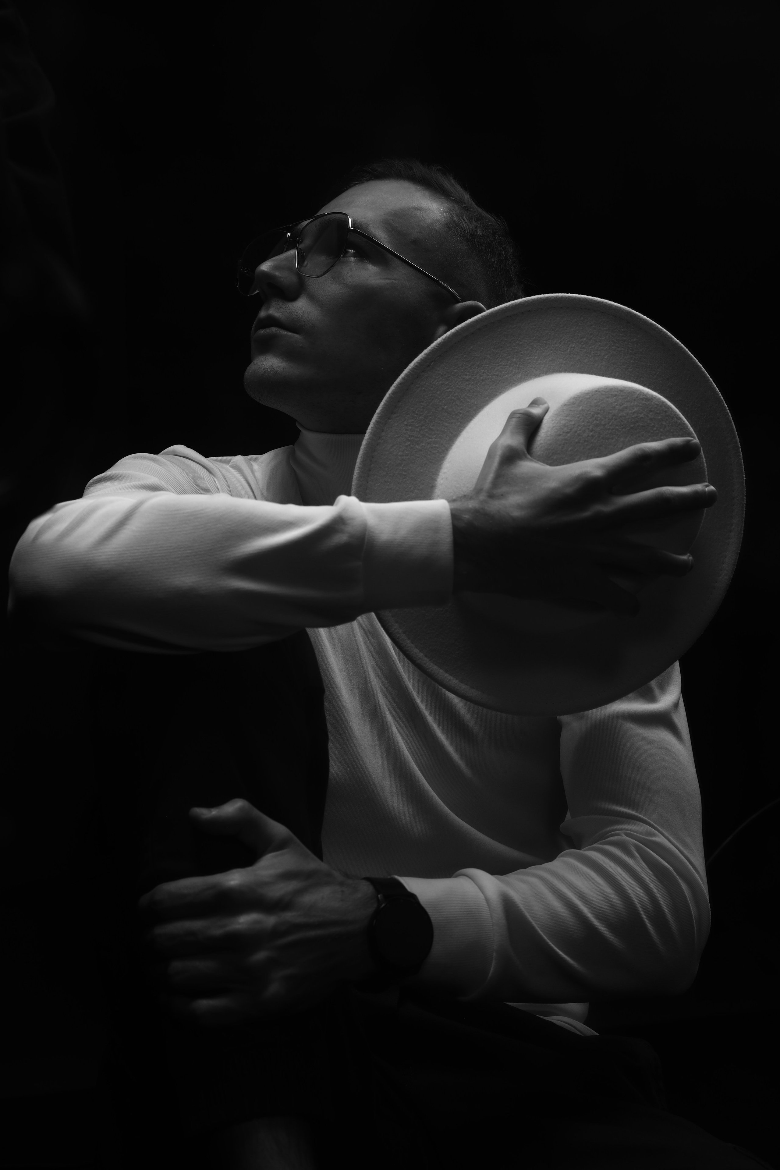 The White hat Alex. Профессиональный фотограф в Воронеже Владислав Крылов