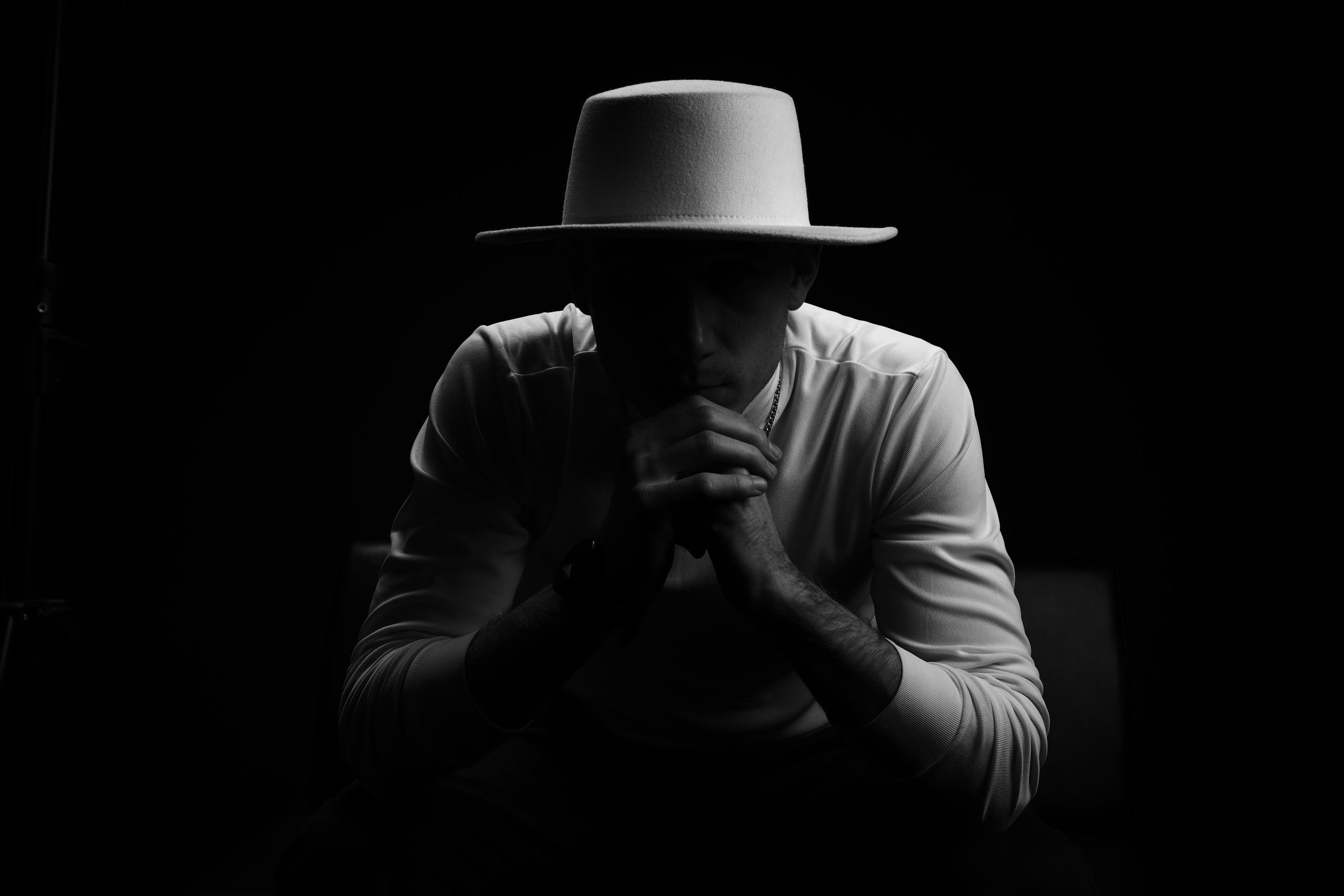 The White hat Alex. Профессиональный фотограф в Воронеже Владислав Крылов