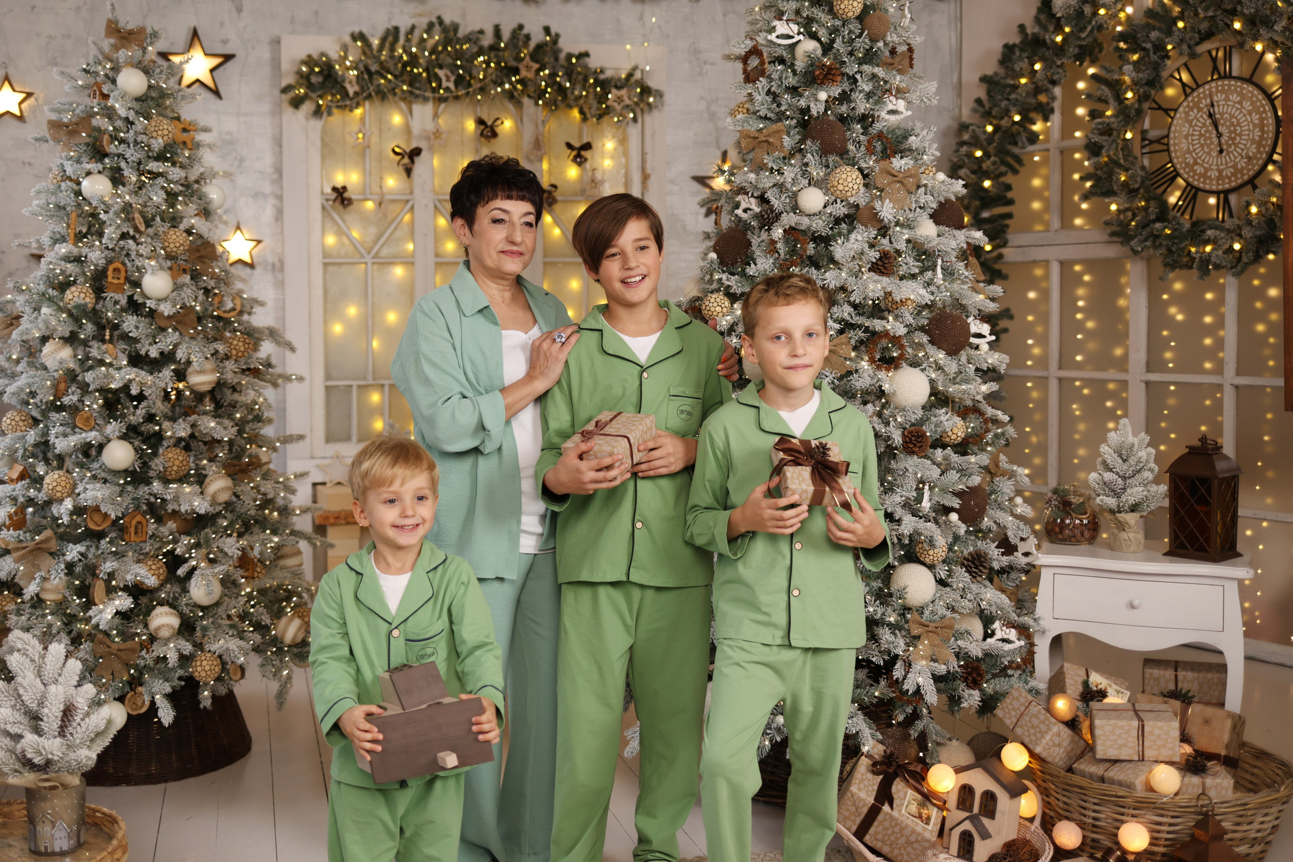 Семейная новогодняя фотосессия в студии в Москве. Профессиональный фотограф беременности семейных фотосессий в Москве Балашихе Наталья Преснякова