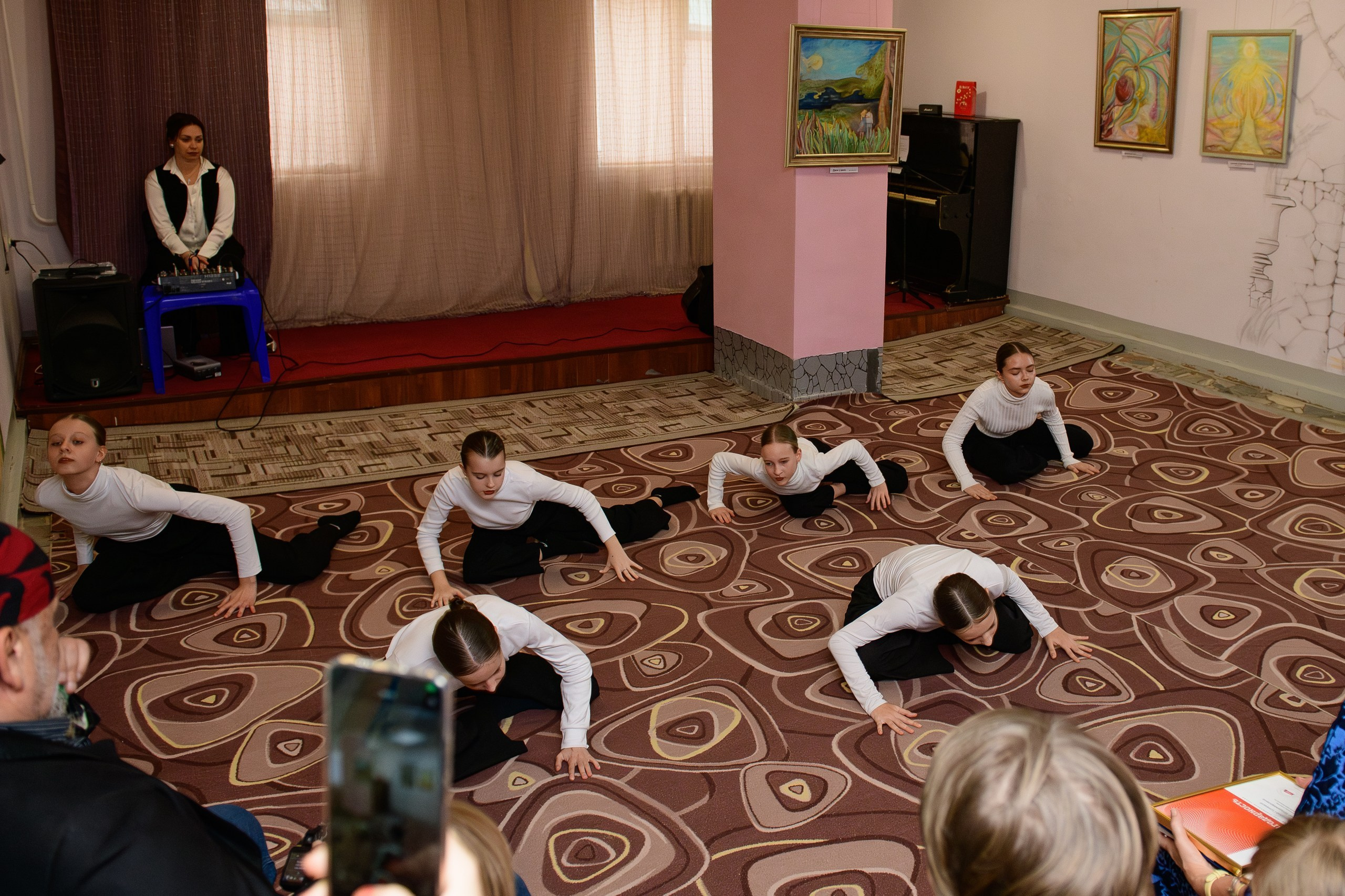 Выставка «Влюбленная в мир». Художница Татьяна Иванова-Гуляева. Семейный клуб «Открытый город»