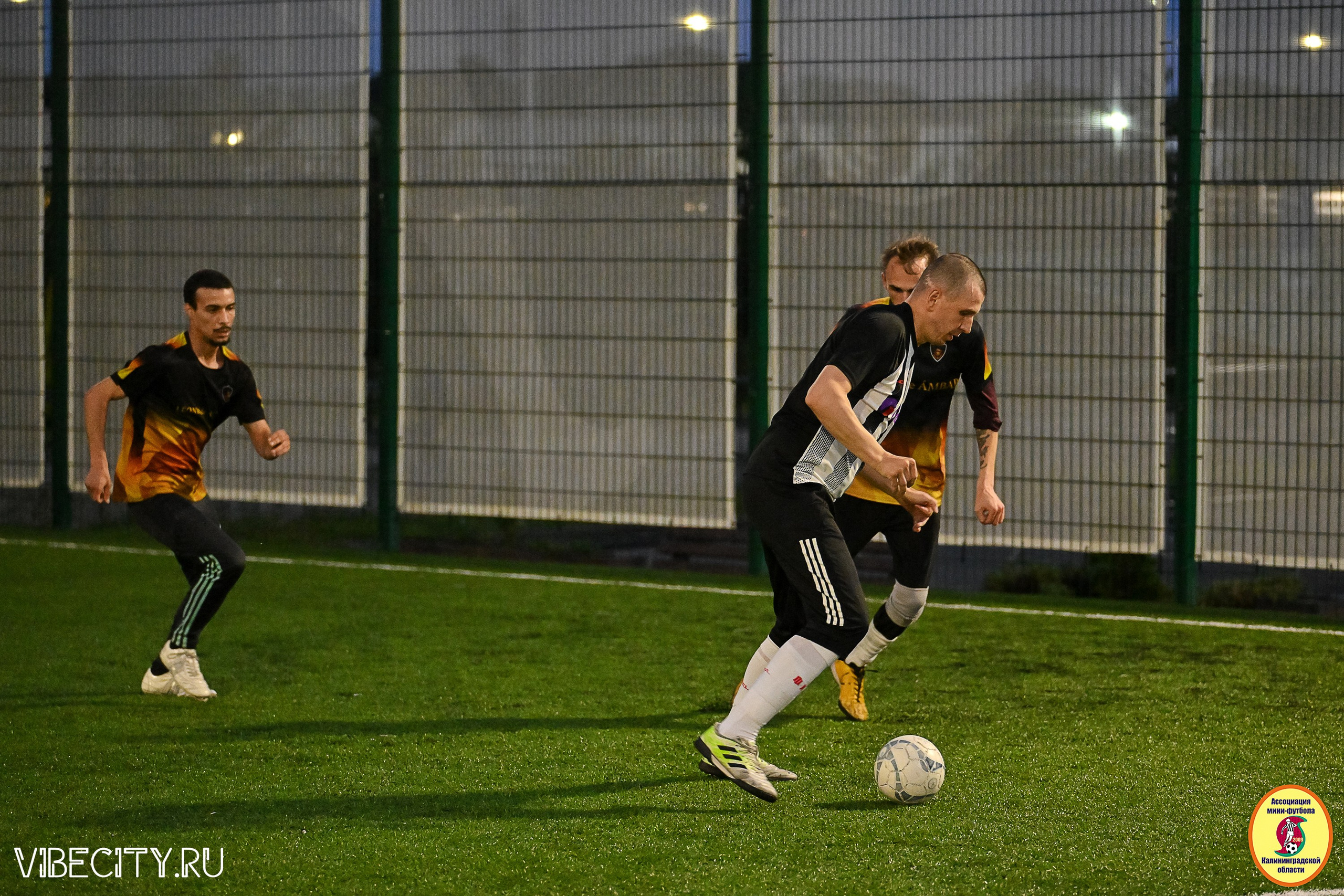ИГРЫ МИНИ-ФУТБОЛЬНОЙ И КОРПОРАТИВНОЙ ЛИГИ. VIBECITY.RU Вайб Сити Ру Фоторепортажи Фотоотчеты Калининград
