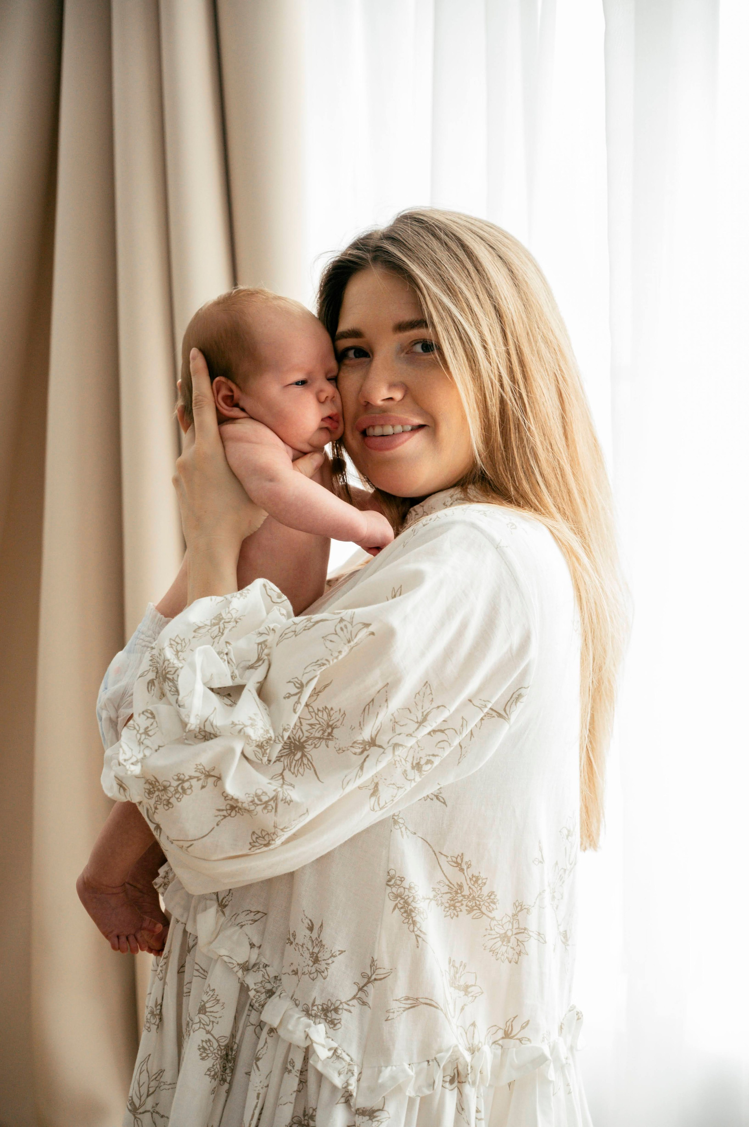 Семейная съемка. Профессиональный фотограф беременности в СПБ. Стильные фотосессии беременности в стиле минимализм и классическая фотография