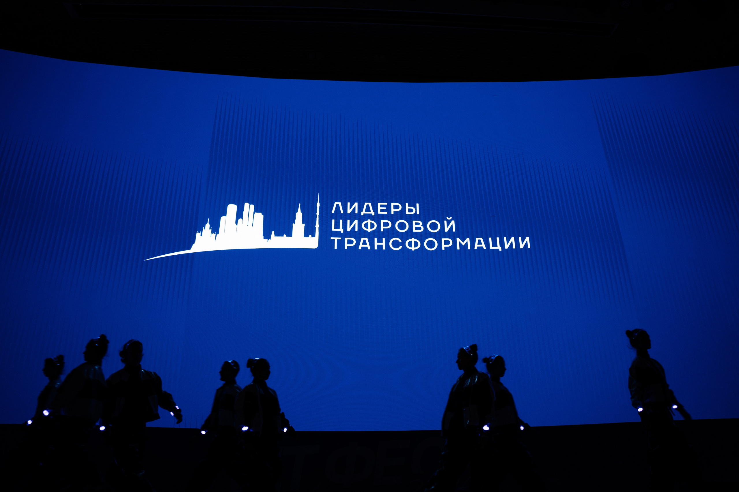 ЛЦТ ФЕСТ 2024 в арт кластере Ломоносов. Свадебные фотосессии в Москве. Фотограф Сергей Ржевский