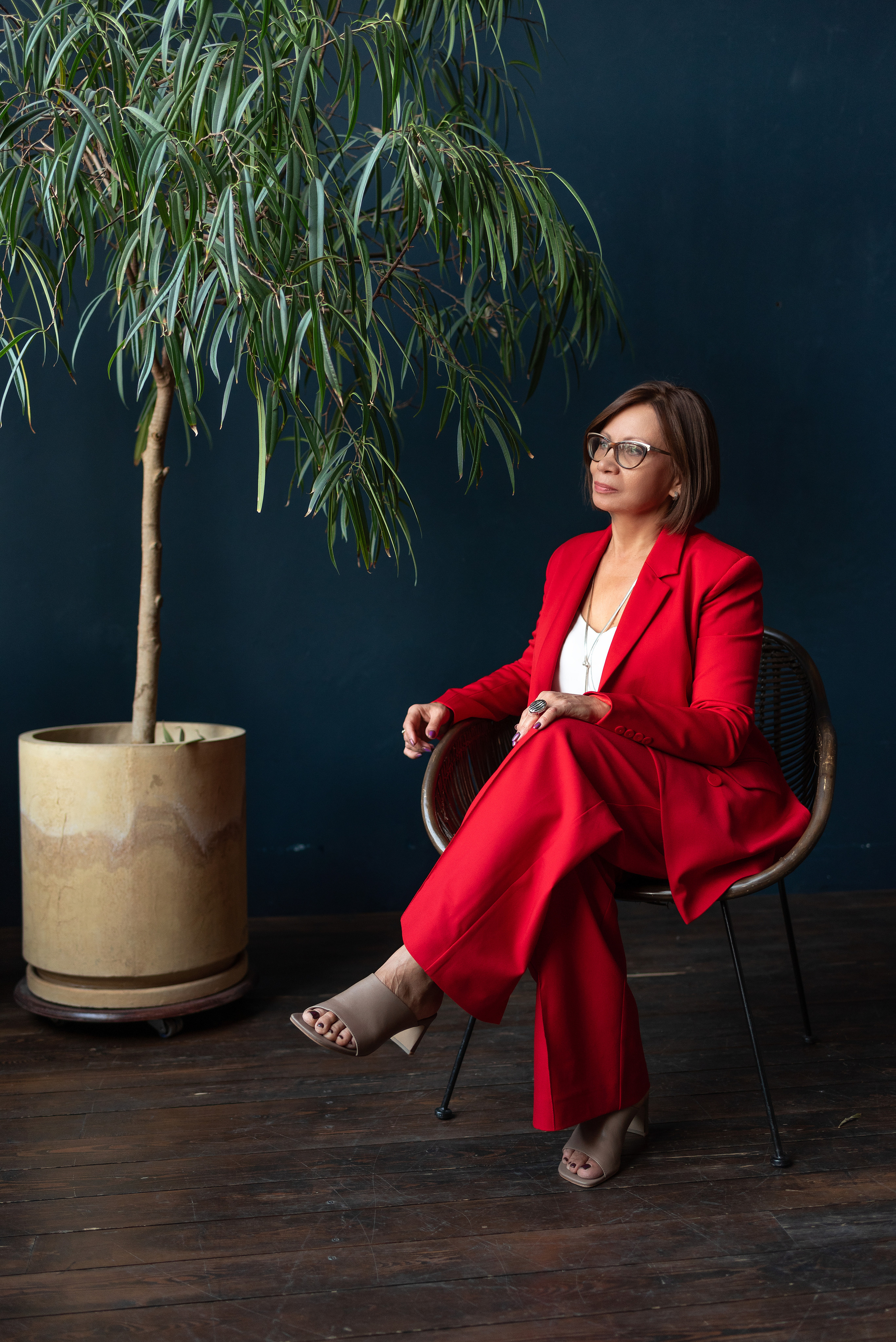 Деловая фотосессия для женщин в студии Москва