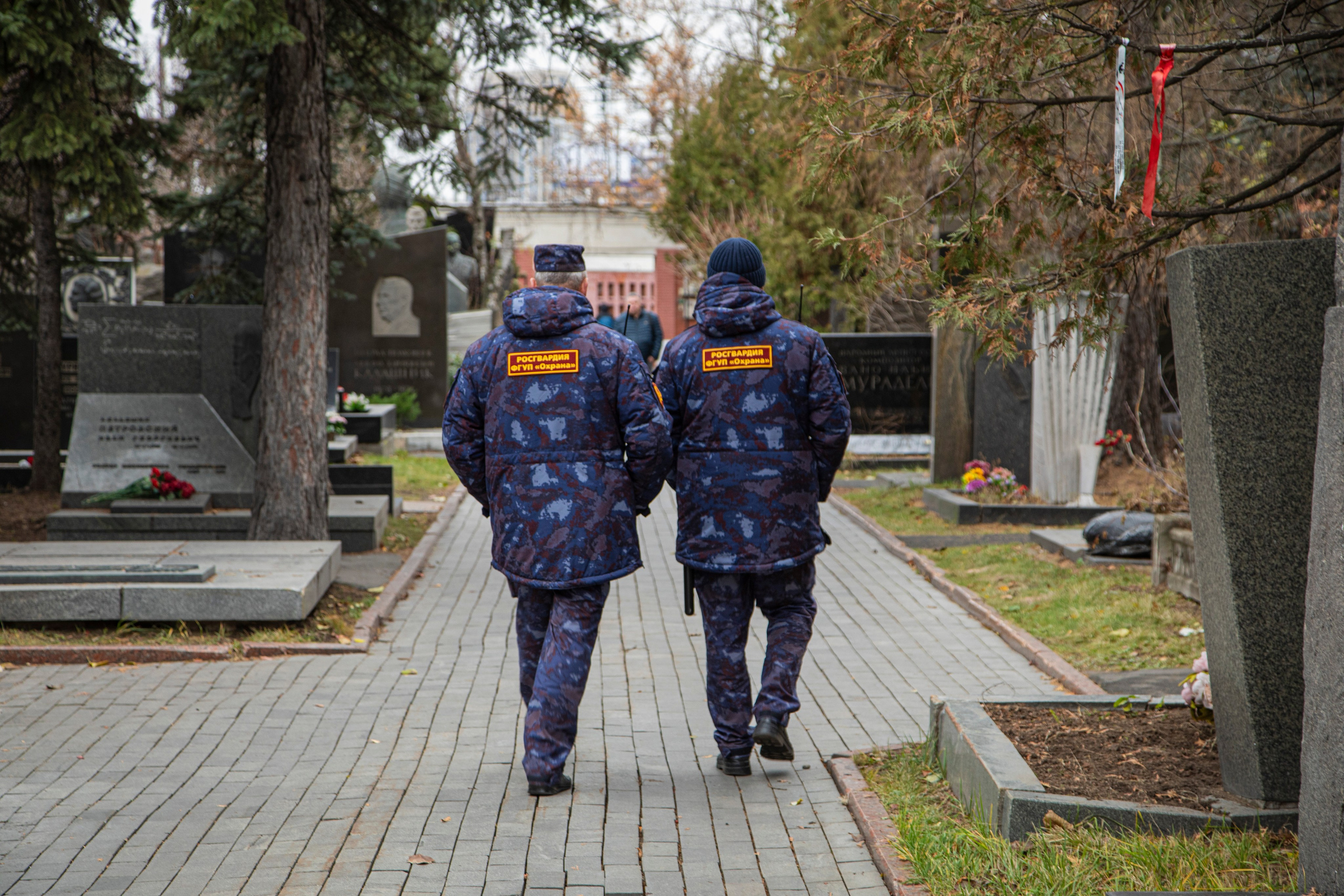 Осенняя прогулка по Новодевичьему кладбищу. Фотограф Сергей Ловкий
