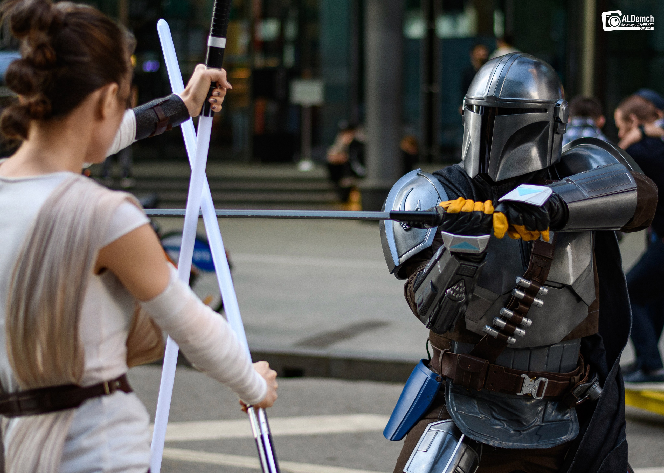 Рей против Мандалорца по звёздным войнам косплей фотосессия